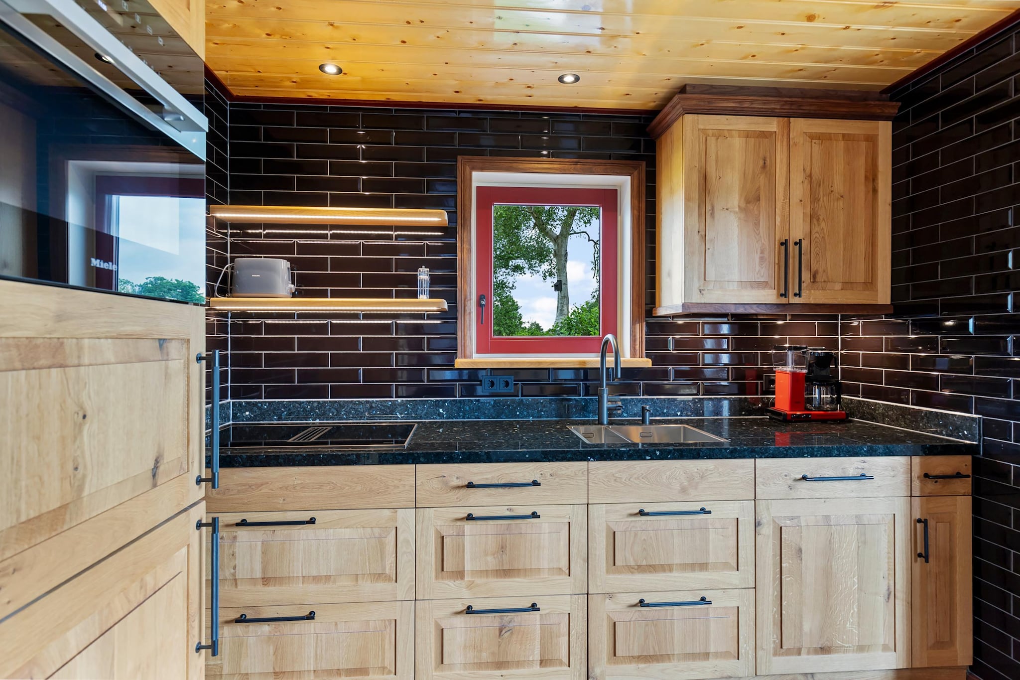 Ground floor: (Large kitchen(electric kettle, coffee machine, oven, dishwasher, fridge-freezer, air conditioning), Living/diningroom(dining table), bedroom(single bed, double bed, TV), bedroom(single bed, double bed, TV), bathroom(shower(walk-in shower), washbasin, toilet, hairdryer))\n\nsauna(reachable from the outside), tumble dryer, washing machine, terrace, garden, garden furniture, BBQ, parking, play equipment, table tennis table, Charging post for electric cars, baby crib(free)