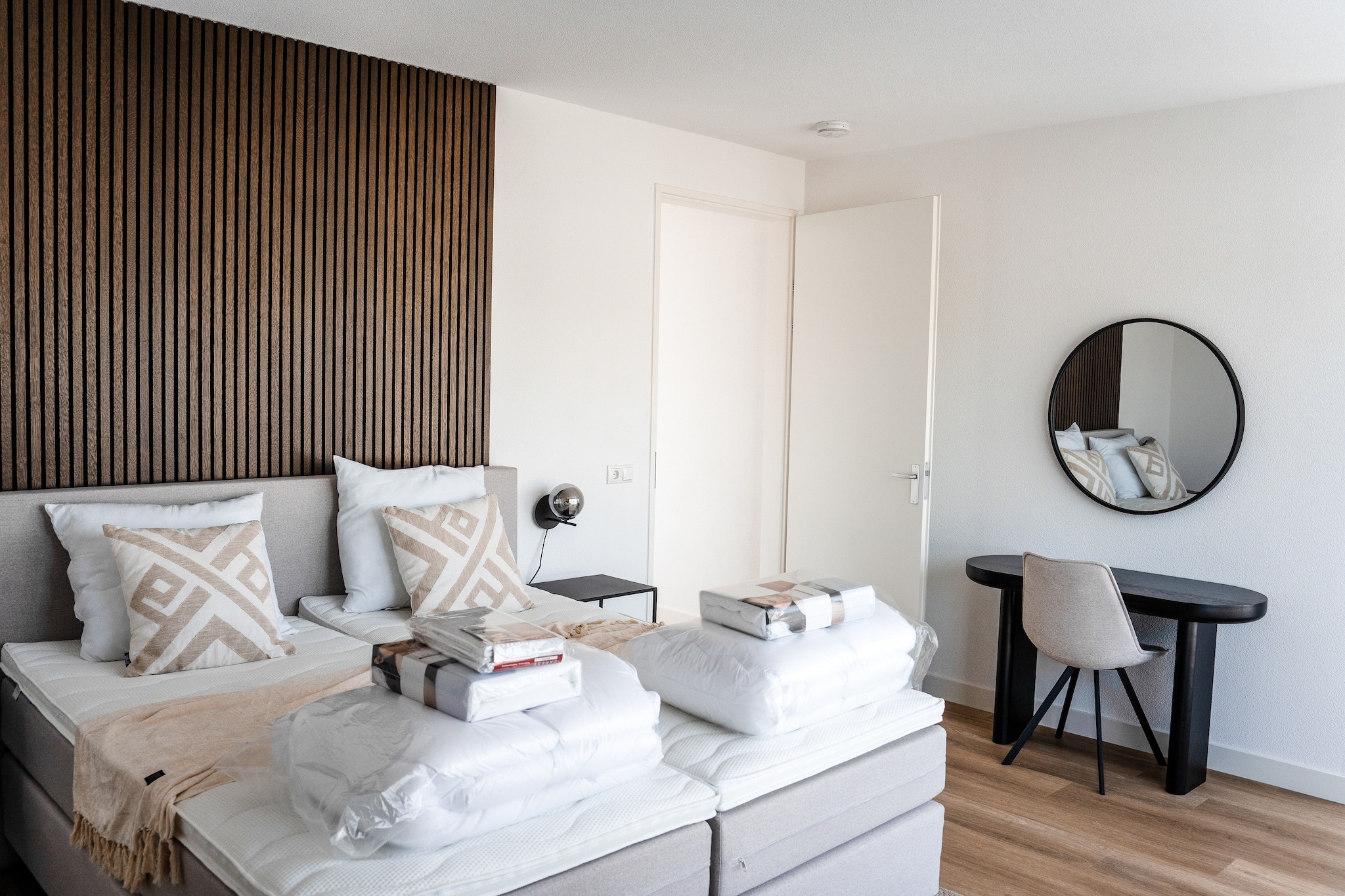 Water villa with garden and jetty near Harderwijk