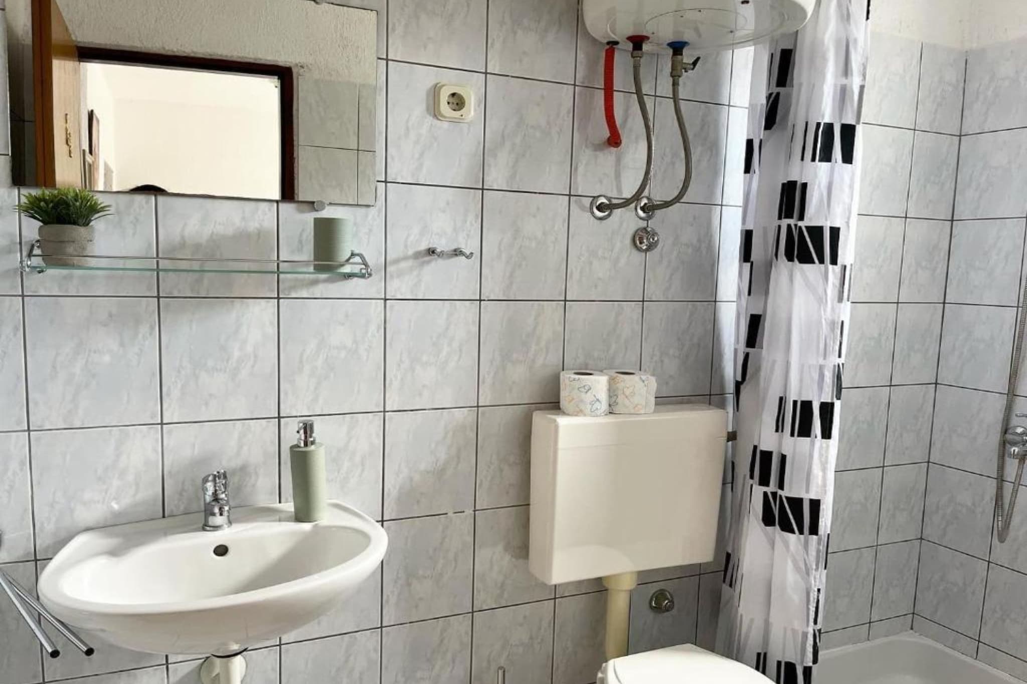 Apartments Fortuna - One Bedroom Apartment with Balcony (3)-Bathroom