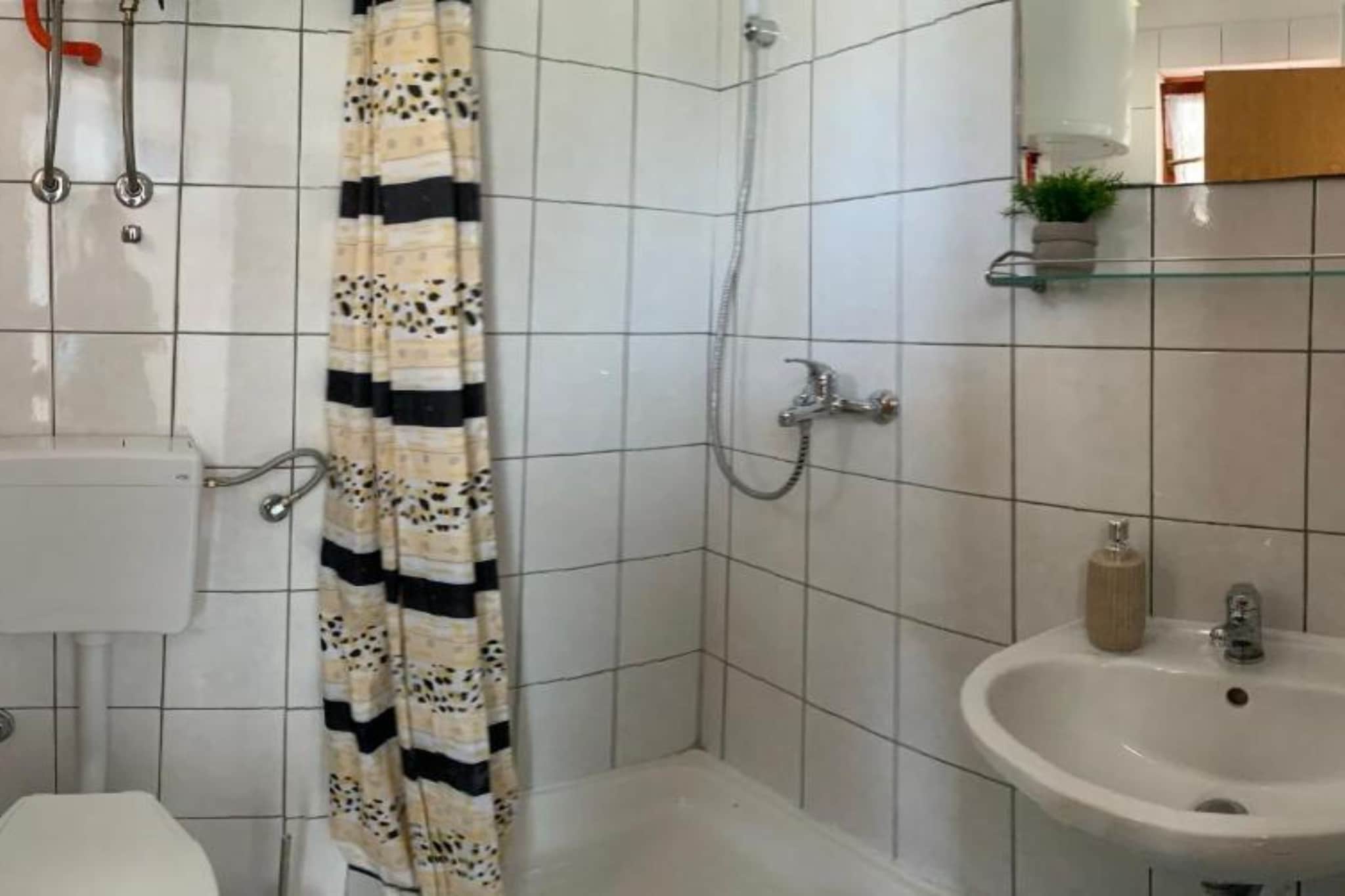 Apartments Fortuna - Studio Apartment with Balcony-Bathroom