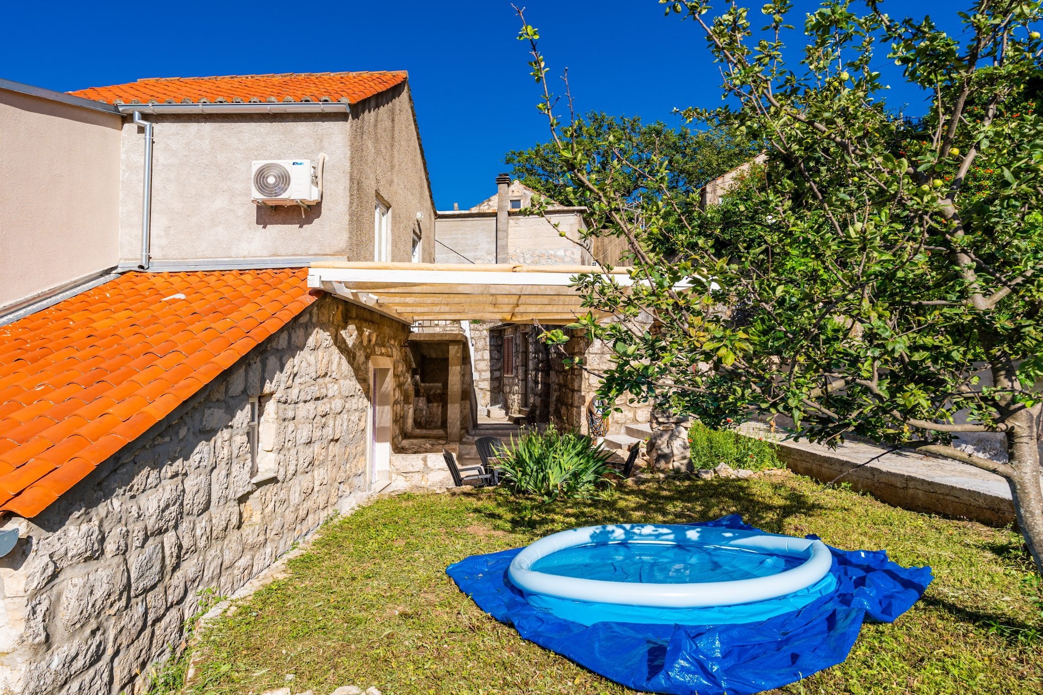 Ranch House Zora - One Bedroom Ranch House-Outdoor