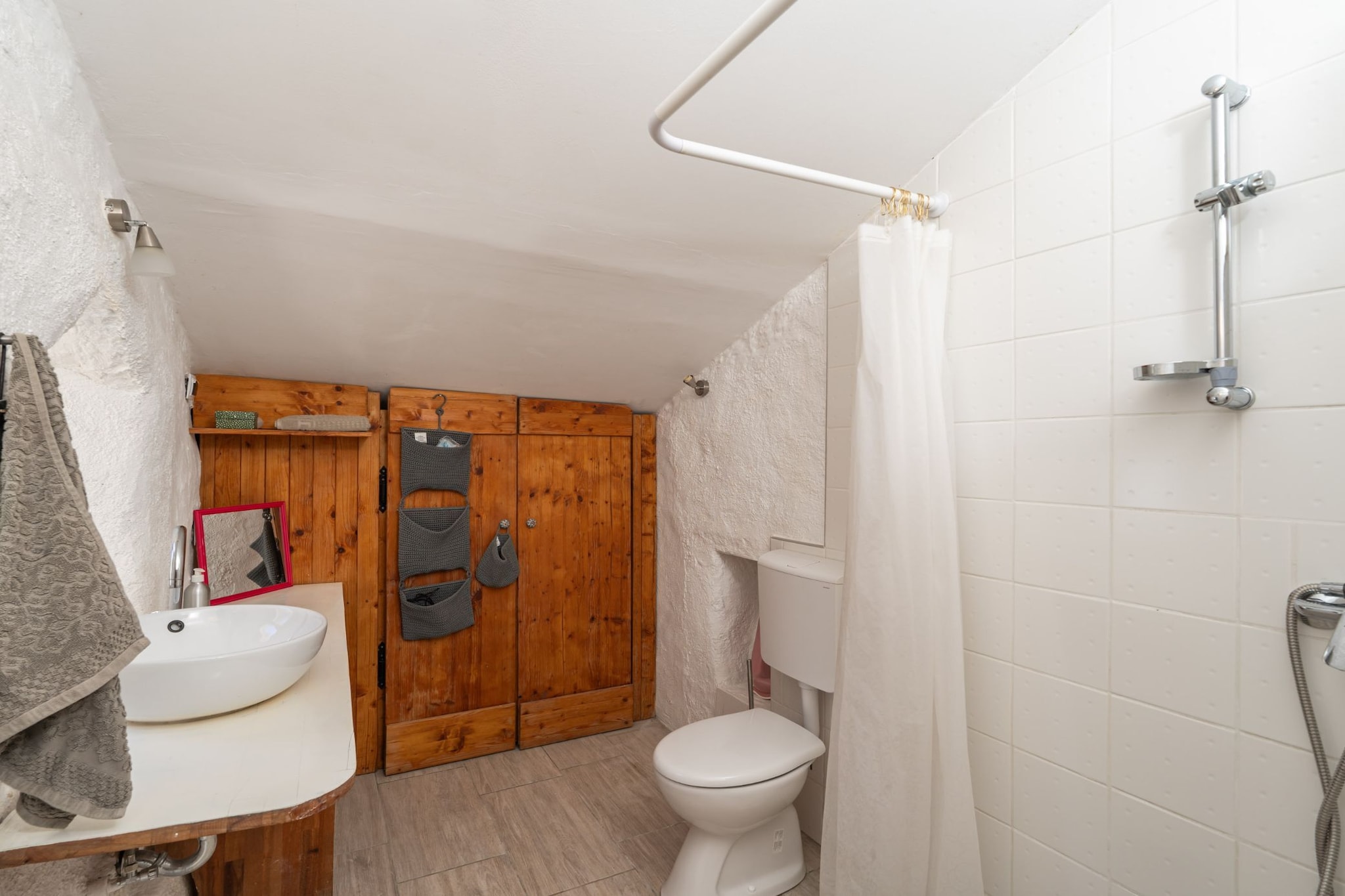 Ranch House Zora - One Bedroom Ranch House-Bathroom