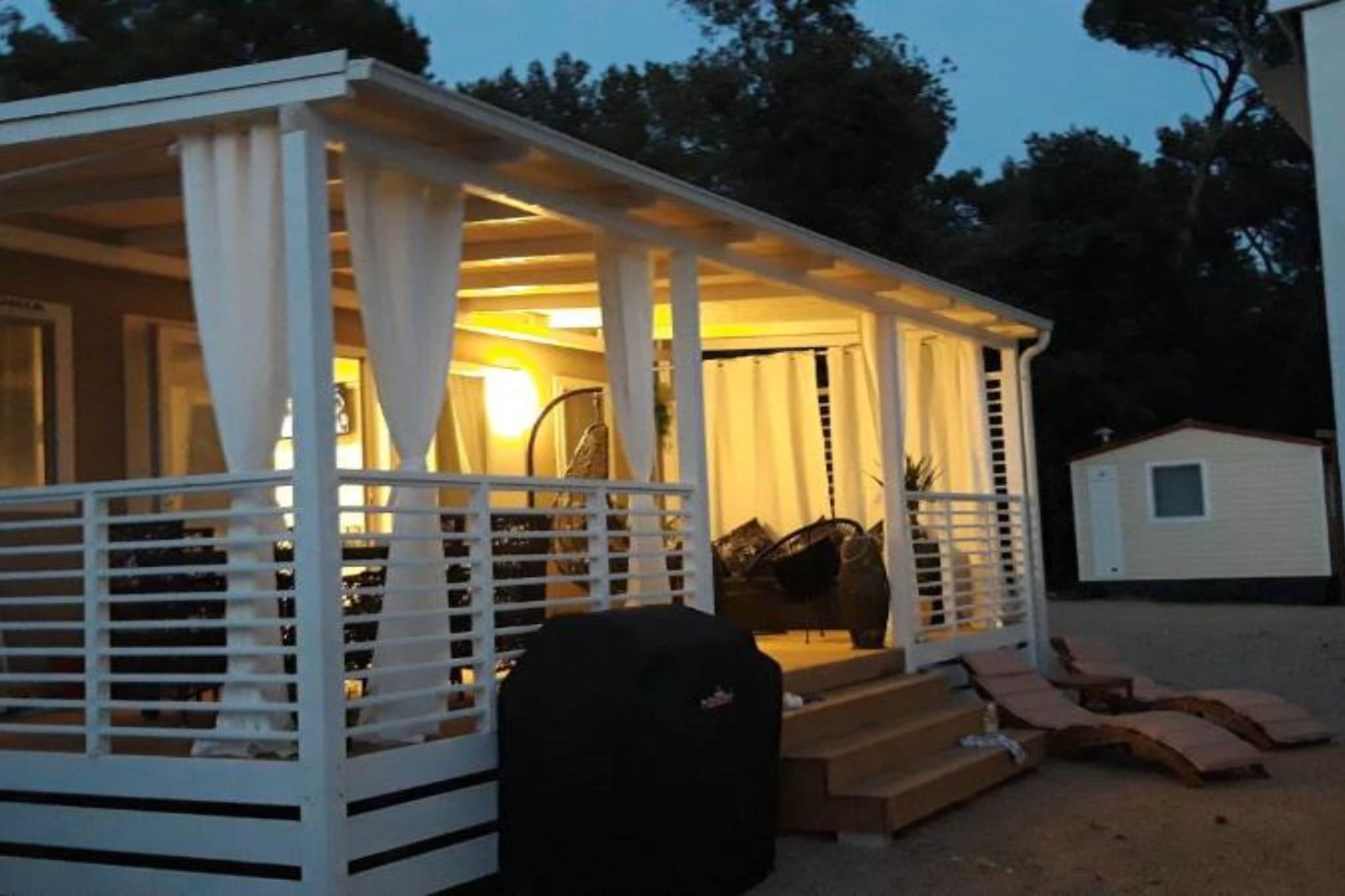Mobile Home Nensi-Außenbereich