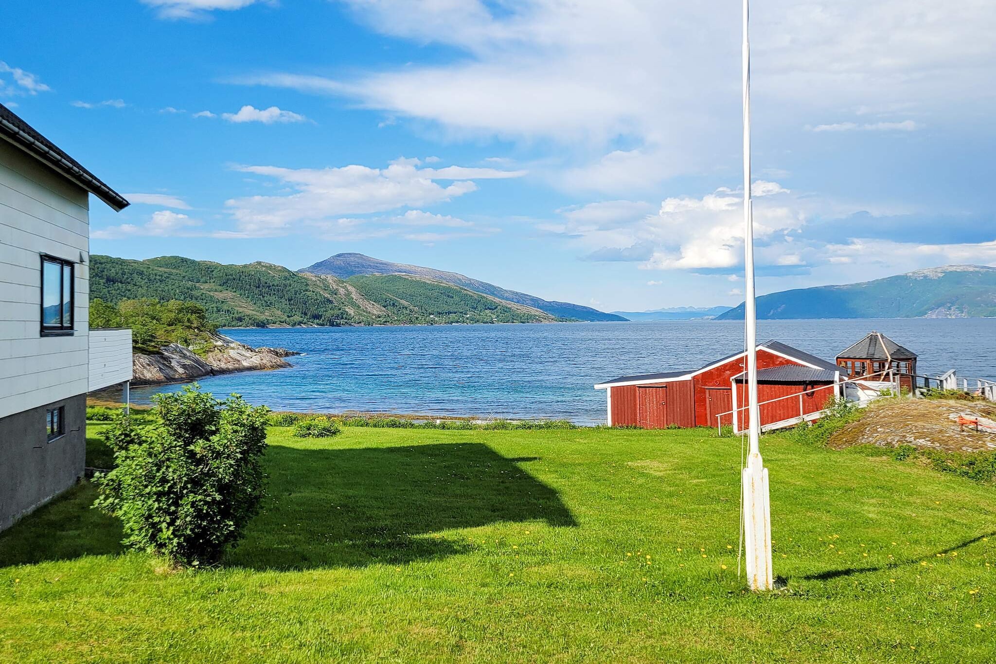 Holiday home with space for 6 people, located at the very edge of the sea on Sandhornøya's east side with magnificent views of the fjord, 150 m from holiday home 53290. Rich sea fishing and boat with motor for rent, available 10.05 - 01.09. Great hiking terrain for the whole family. Grill cabin and hot tub.. This house is from 1965 and renovated around 1985 in a simple style. Kitchen, living room, bathroom and a bedroom with 2 single beds on the first floor. 3 bedrooms upstairs, 2 of which with double beds, one with 2 single beds. There is a washing machine in the basement. TV with Norwegian and international channels. Free internet. On the large terrace at the very edge of the sea is a barbecue hut and a hot tub.  The house is located on the owner's farmyard, 10 m from the main house. The area is quiet with magnificent views of the beautiful fjord landscape.   Here you can enjoy your morning coffee at the kitchen table during the sunrise in the east with a beautiful view from the window and from the terrace outside. In the evenings, the family can gather on the large terrace by the sea and enjoy a wonderful meal in the barbecue house and bathe in the hot tub. The shoreline by the house is steep towards the fjord and not suitable for small children, but there is also a small shallow shoreline on the north side of the plot. Sandhornøya, which has a bridge connection to the mainland, is known for its beautiful nature. On the island's north side is Langsanden, a wonderful, shallow sandy beach where the sunset and the midnight sun are a great experience. Hiking trail from Horsdal up to the mountain Sandhornet with fantastic views of the many island communities out in the sea and to Lofoten. Rich sea fishing in the fjord, where you can stand on the rock by the house and fish with a rod or rent the 17.5-foot boat with a 25 hp outboard motor that is moored at the floating jetty by the house. 14 km to the colonial shop.  The boat is available in the period 10.5-1.9