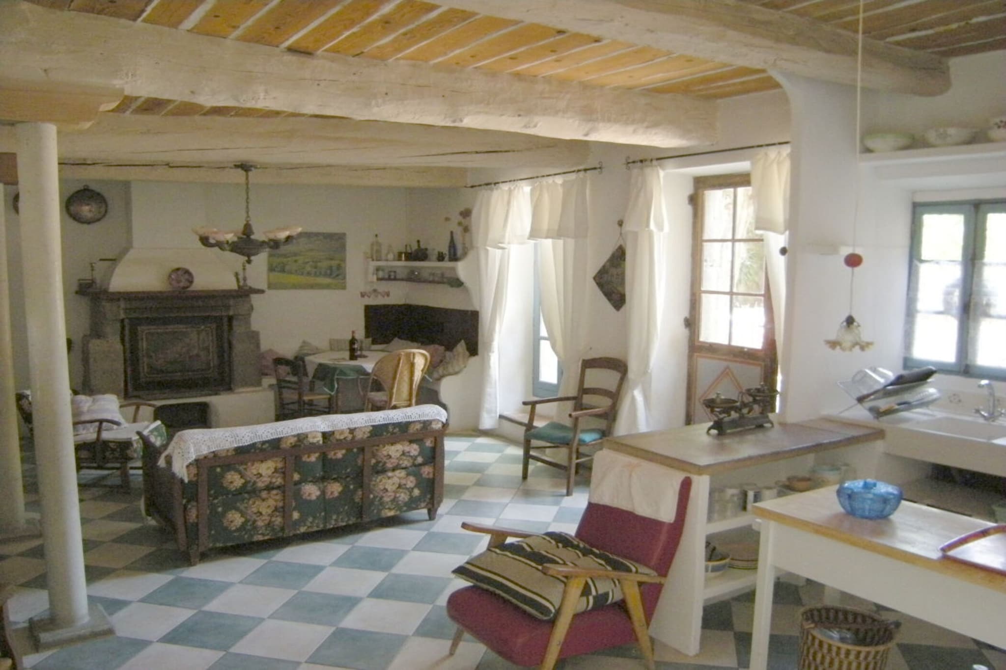 96250-Salon