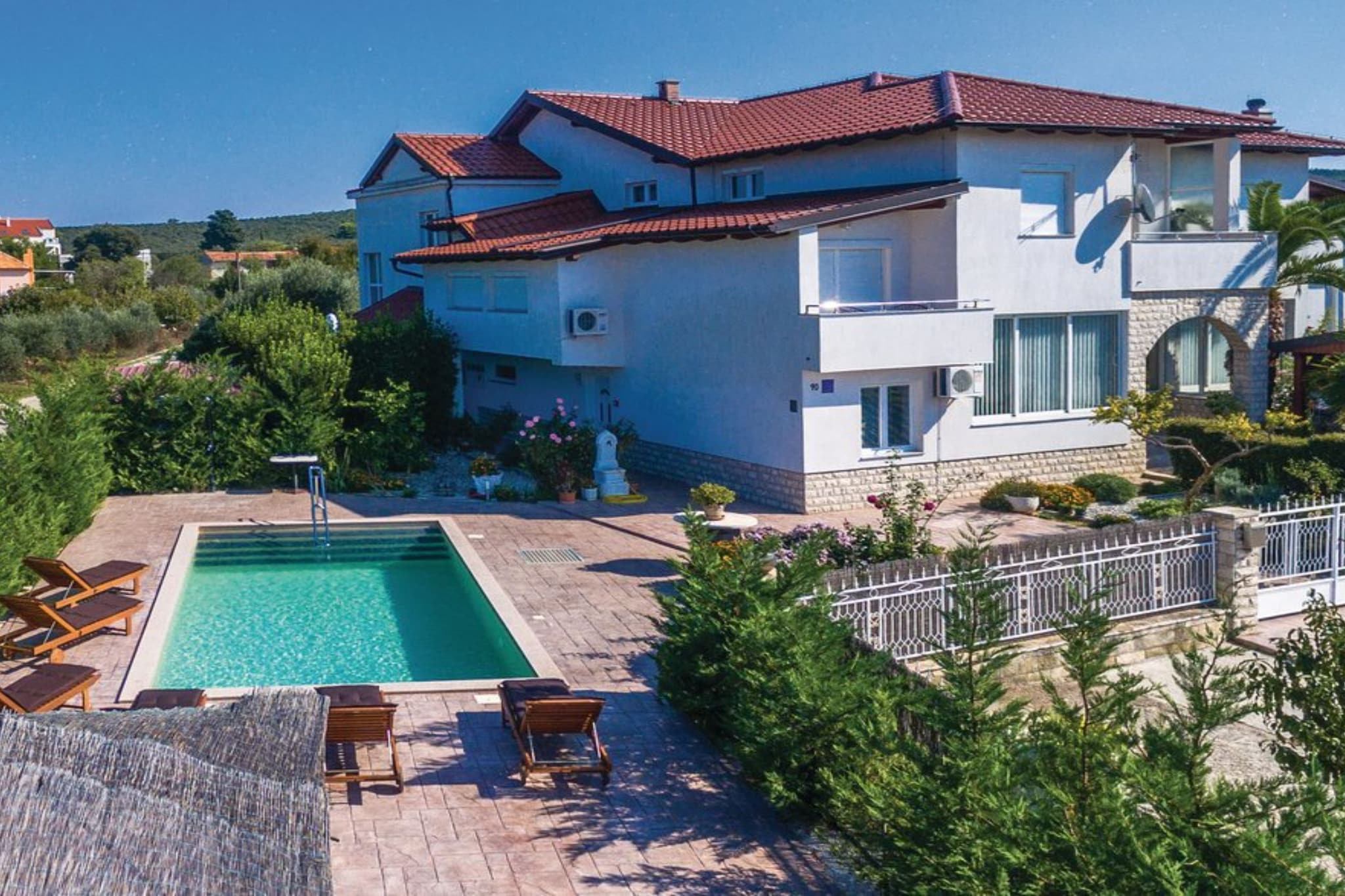 Holiday Home Villa Ksenija - Six Bedroom Holiday Home with Pool-Outdoor