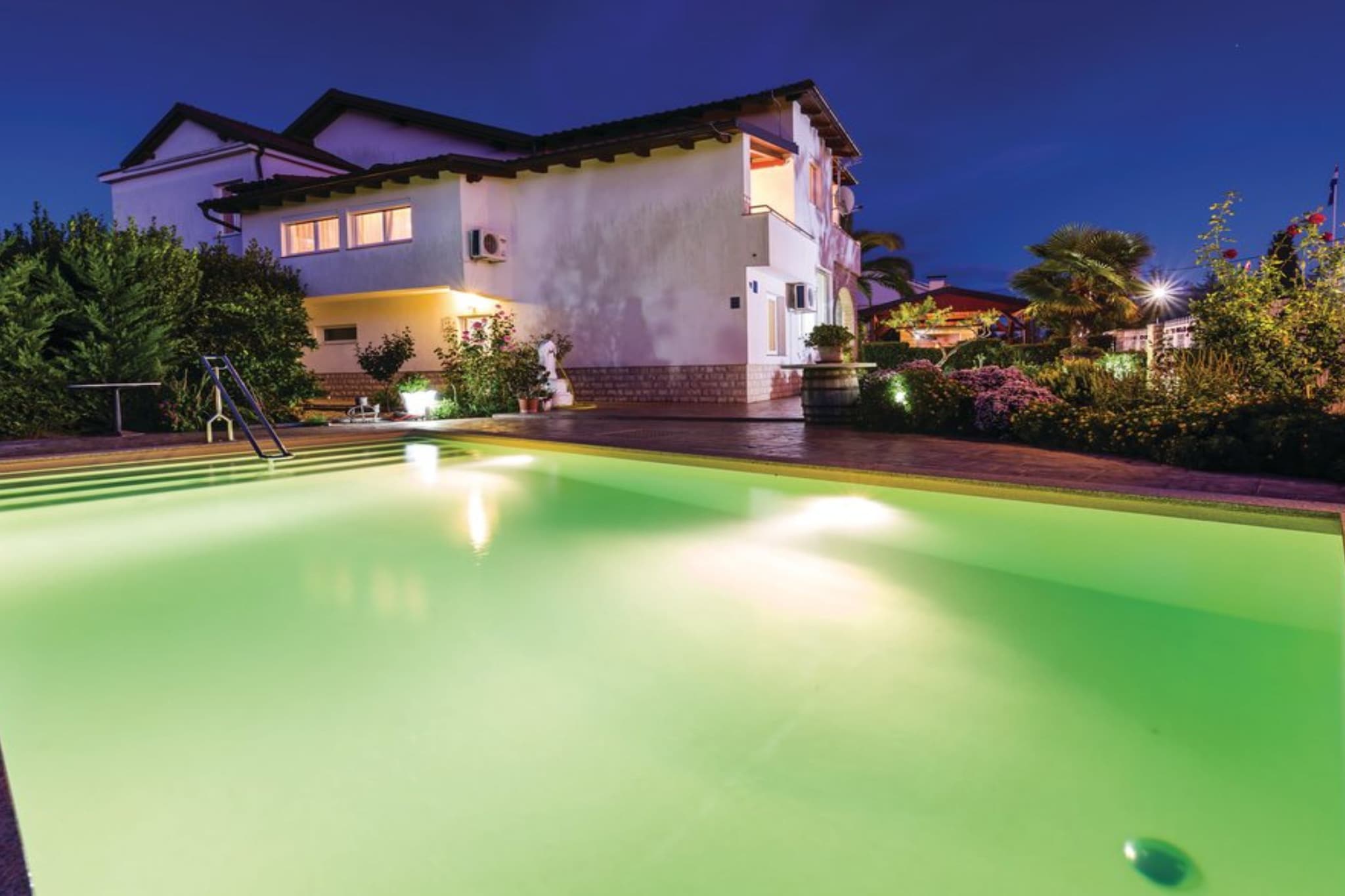 Holiday Home Villa Ksenija - Six Bedroom Holiday Home with Pool-Pool