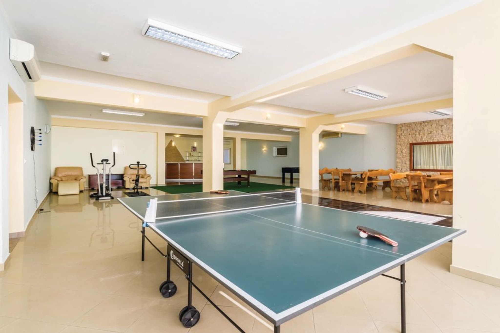 Holiday Home Villa Ksenija - Six Bedroom Holiday Home with Pool-Facilities
