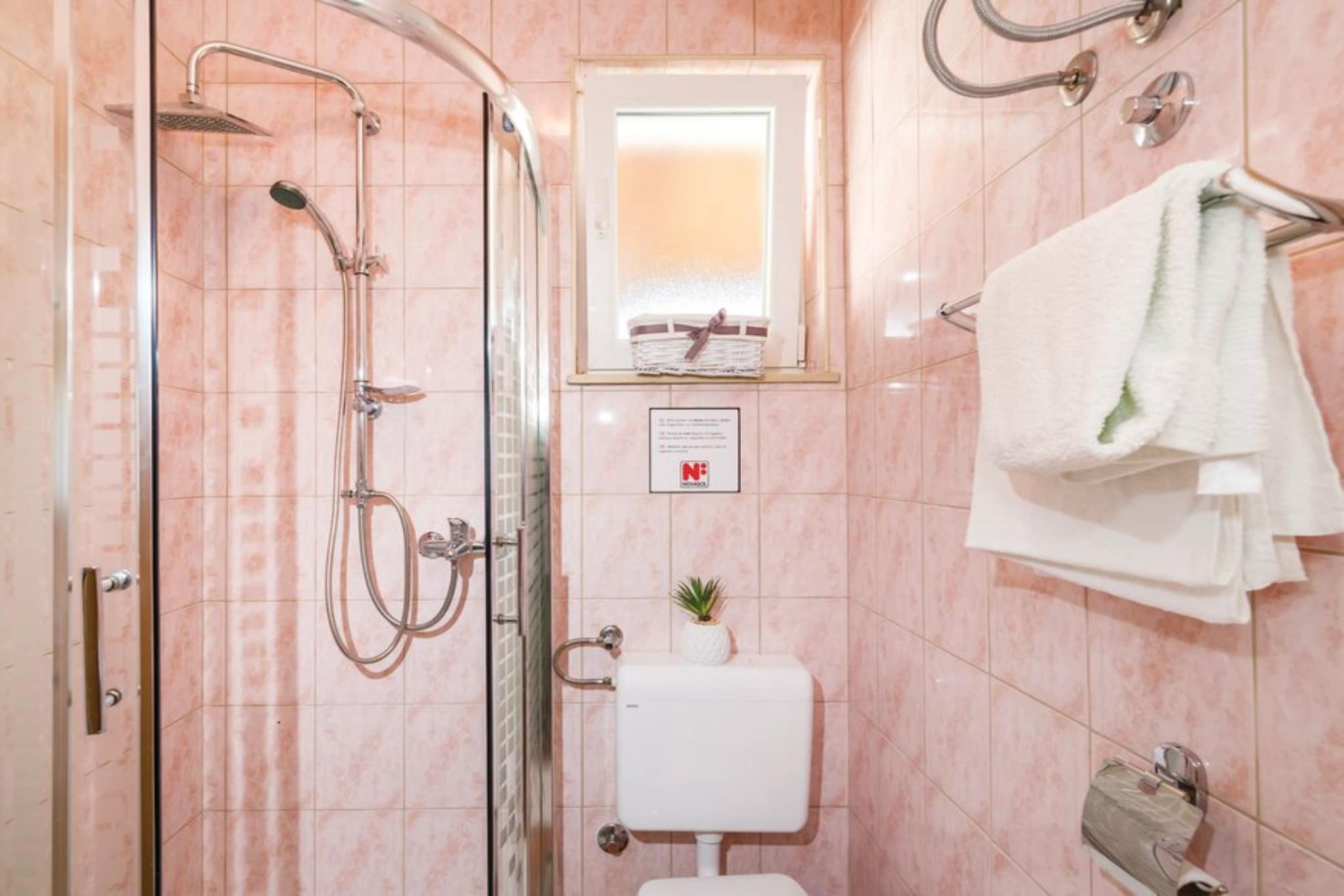 Holiday Home Villa Ksenija - Six Bedroom Holiday Home with Pool-Bathroom