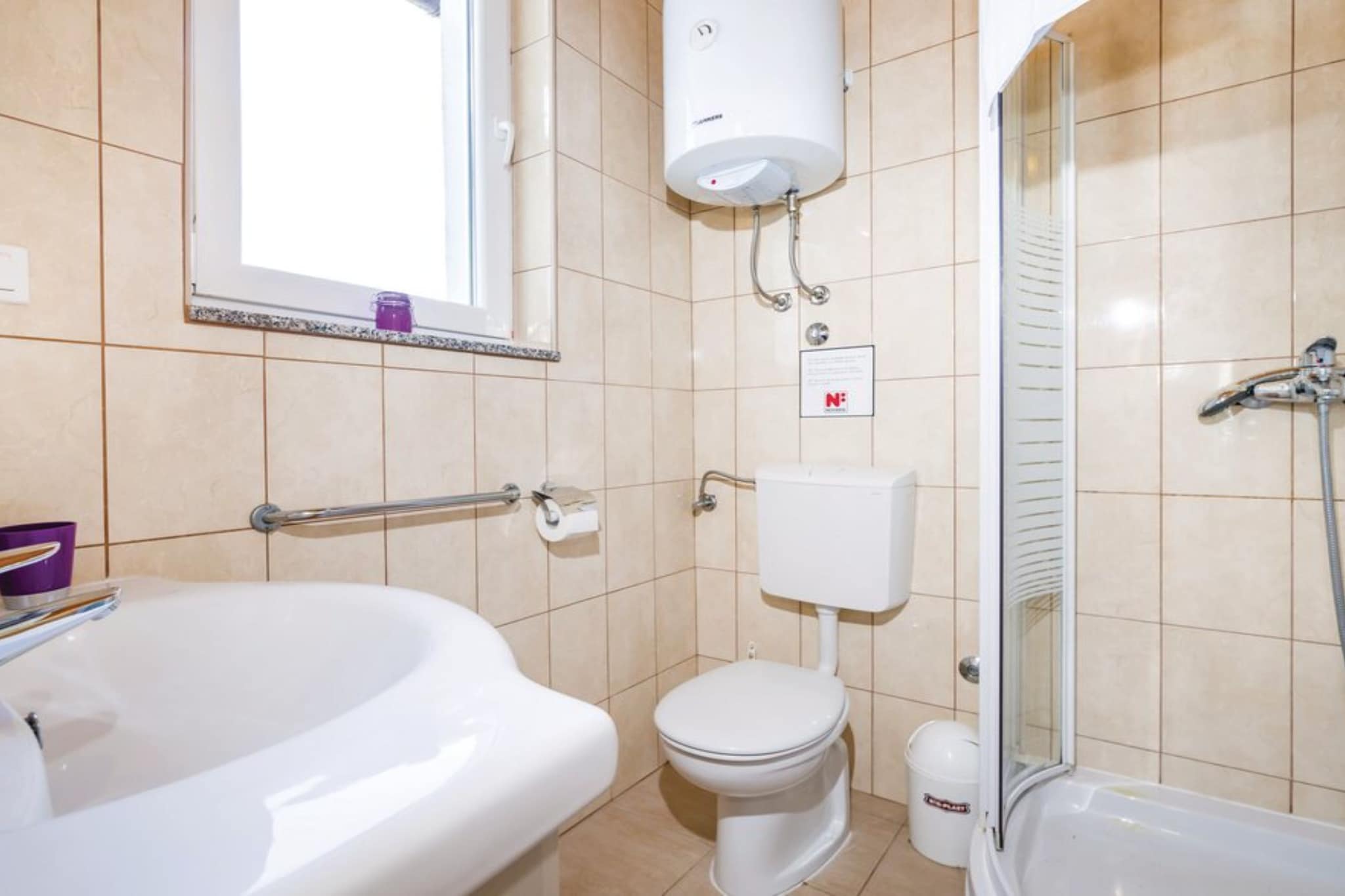 Holiday Home Villa Ksenija - Six Bedroom Holiday Home with Pool-Bathroom