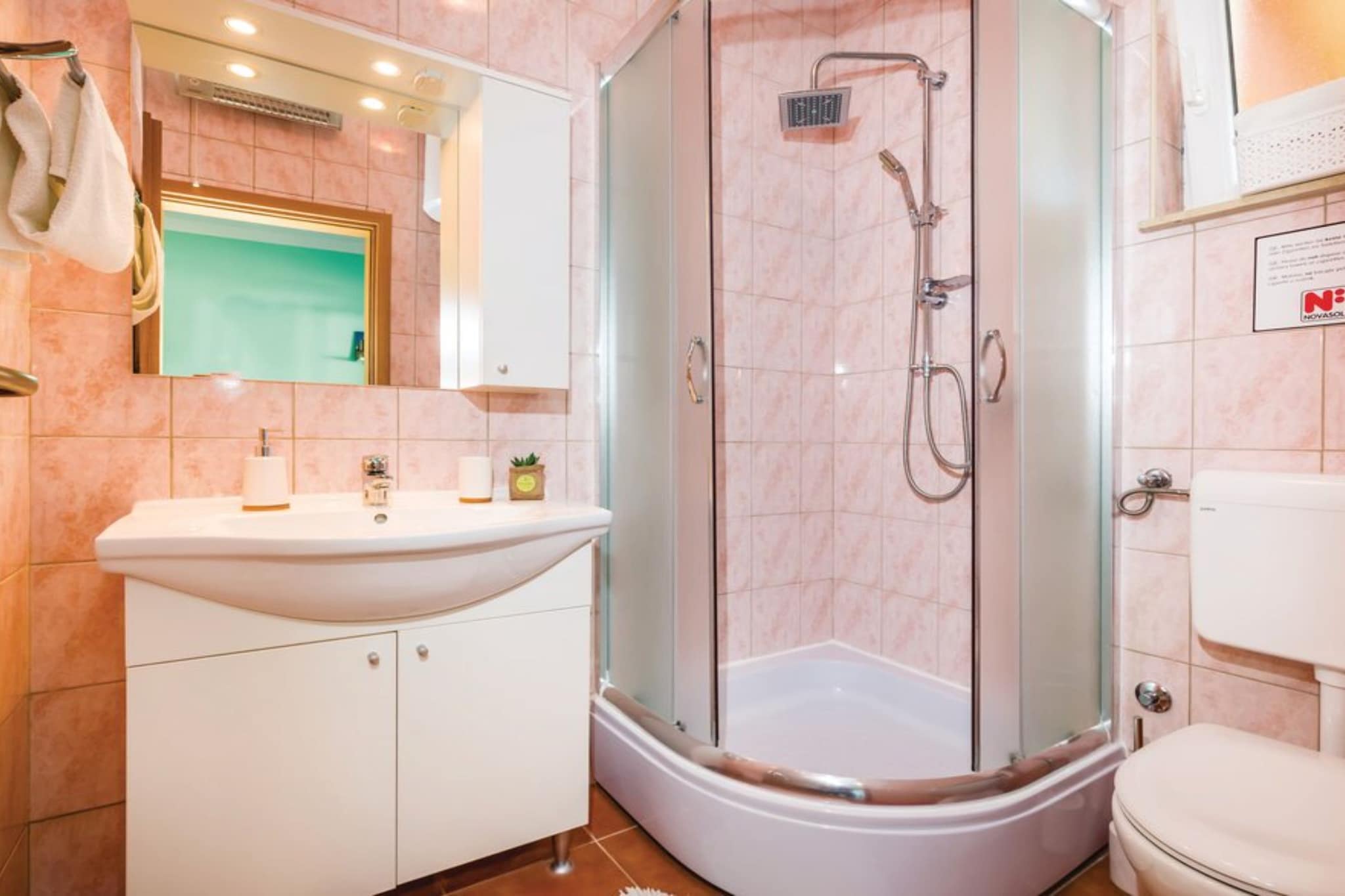 Holiday Home Villa Ksenija - Six Bedroom Holiday Home with Pool-Bathroom