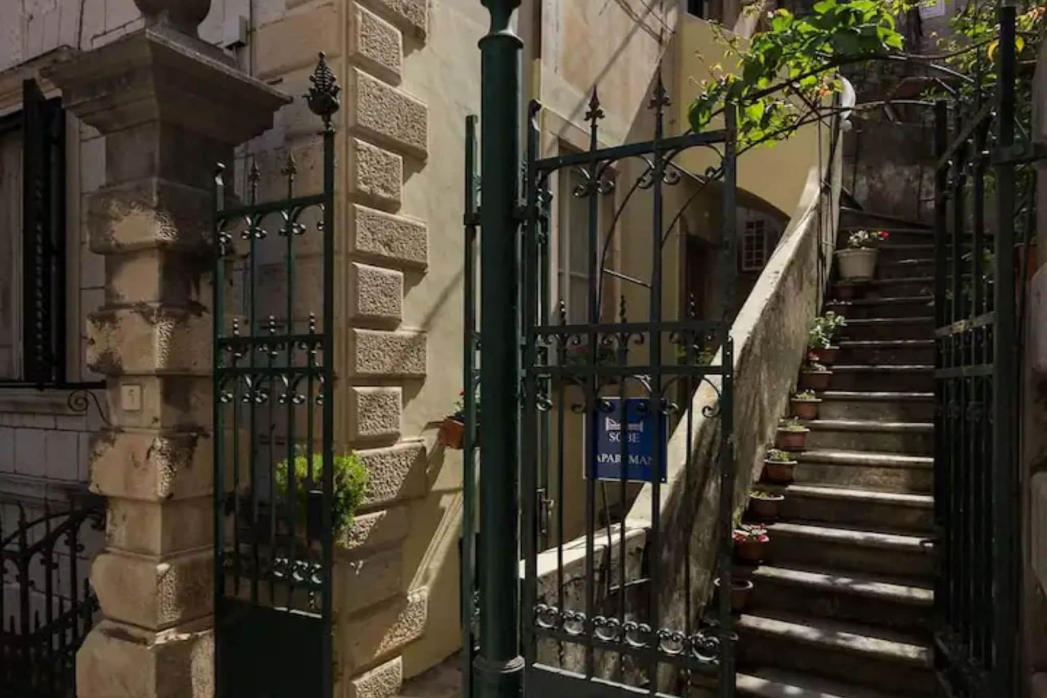 Apartment Ivančica - Double Room with Old town view-Stairs