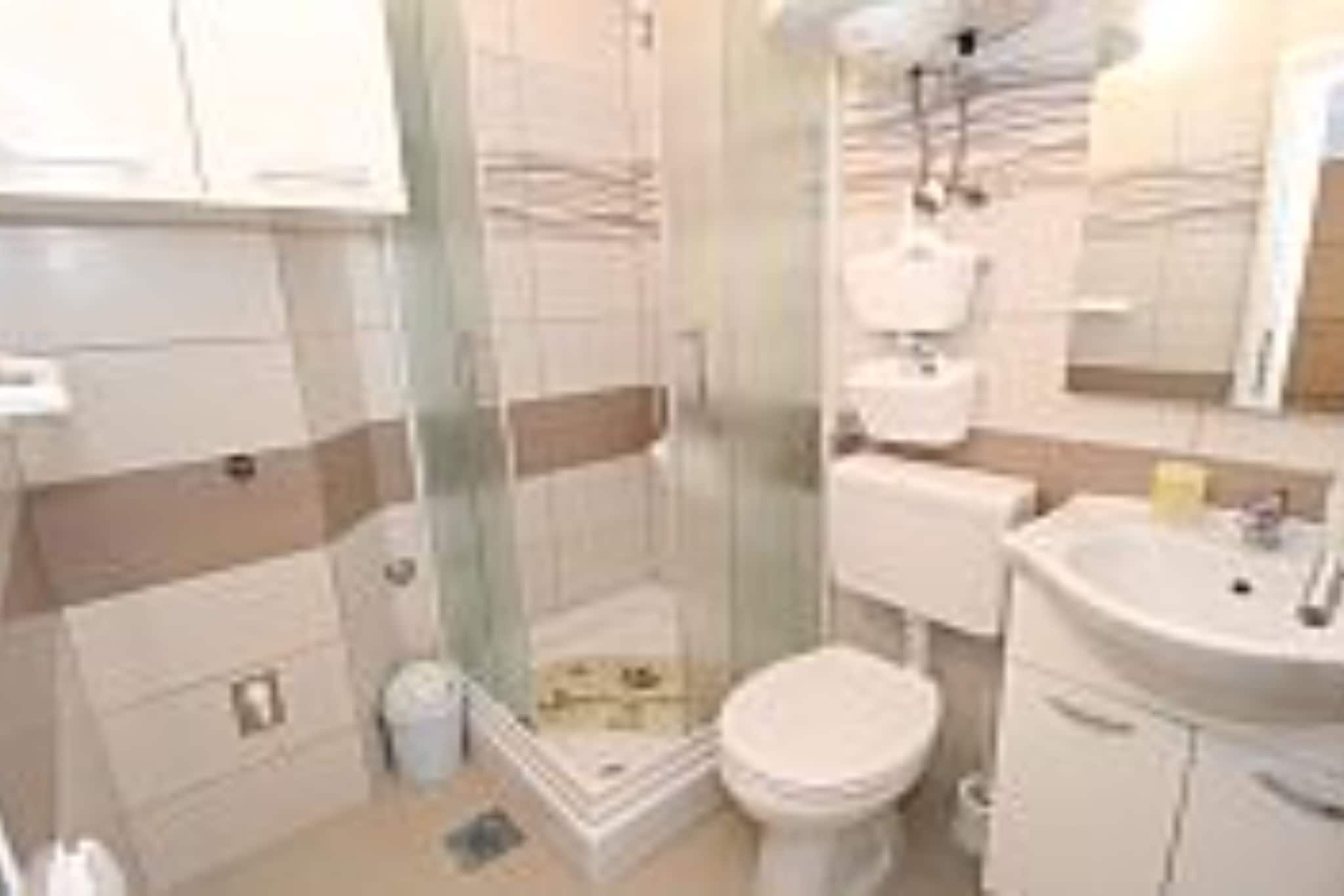 Apartments Jović - Two Bedroom Apartment with Terrace (A1)-Badkamer