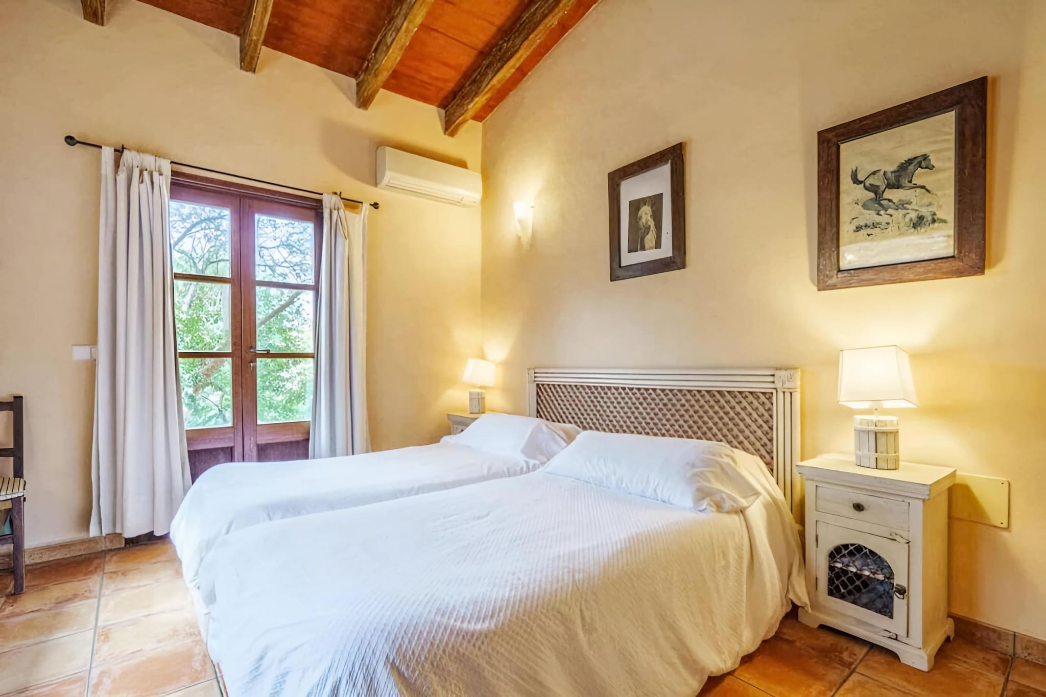 On the 1st floor: (Living room(TV, fireplace, seating area, air conditioning), open kitchen(dining table, boiling water tap, toaster, cooker, coffee machine, oven, microwave, fridge-freezer, washing machine, air conditioning, high chair, ironing board, iron), bedroom(single bed, single bed, air conditioning), bedroom(single bed, single bed, air conditioning), Bedroom with bathroom(single bed, single bed, bathtub or shower, washbasin, toilet), Bedroom with bathroom(double bed, bathtub or shower, washbasin, toilet, air conditioning), bathroom(bathtub with shower, washbasin, toilet))\n\nveranda(seating area), garden, garden furniture, BBQ, parking, swimming pool(private, 10 x  5 m.), hammock