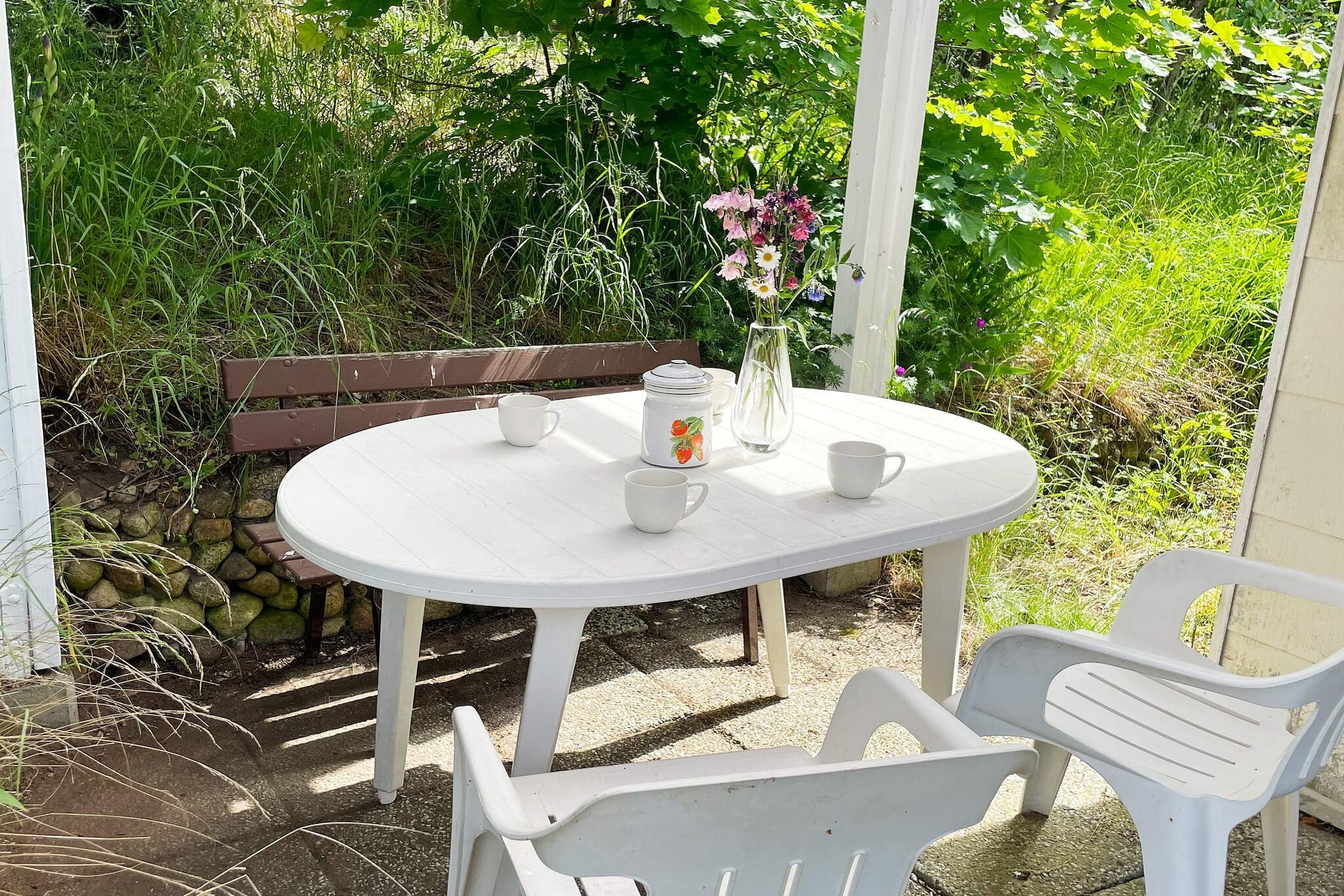 Internet Access DSL, Kitchen(cooker(electric), coffee machine, microwave, dishwasher, fridge-freezer), Living/bed room(TV(swedish TV channels), fireplace), bedroom(2x single bed, single folding bed), bedroom(single bed), bathroom(washbasin, shower, toilet), heating(electric), garden, garden furniture, parking, air to water heatpump