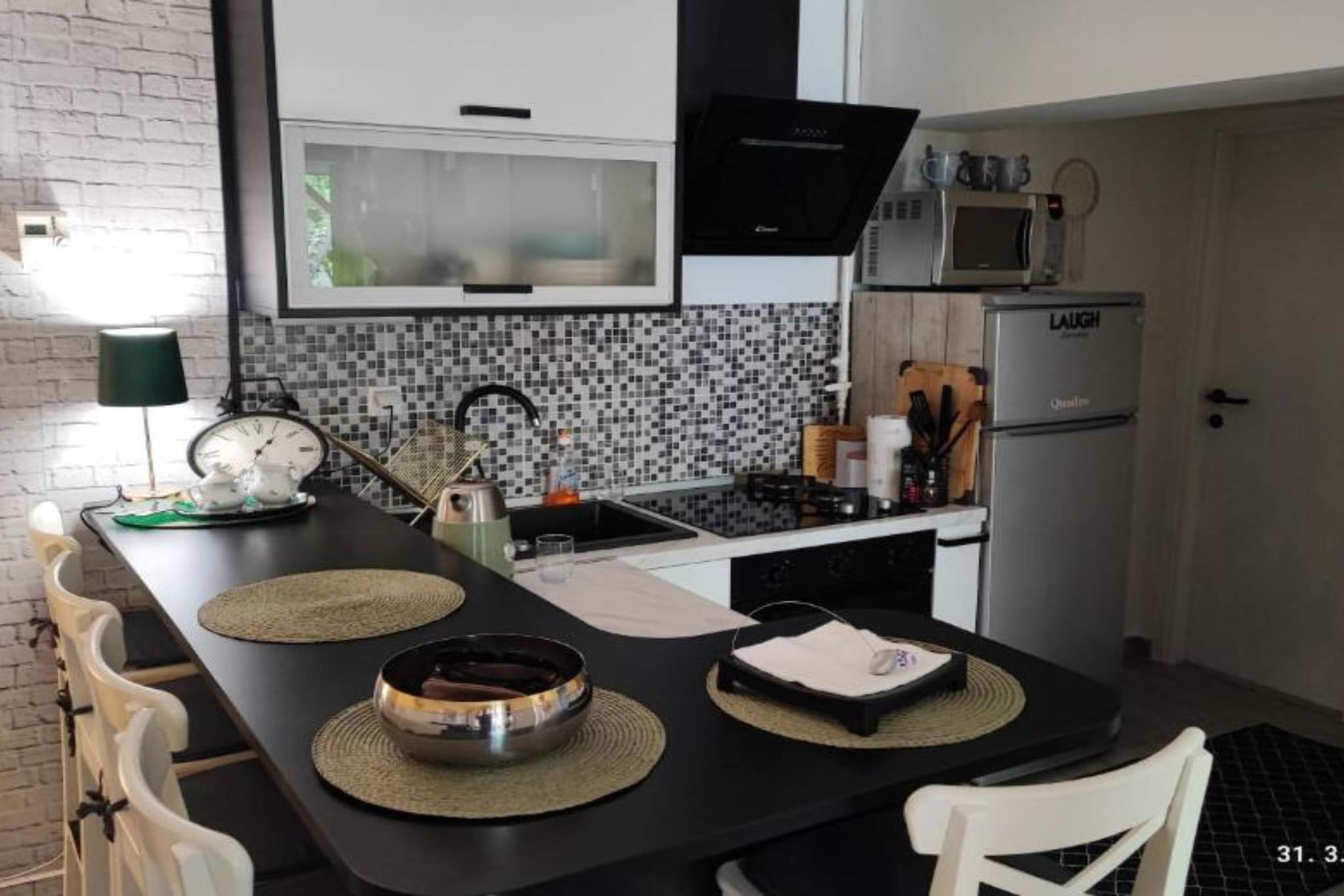 Apartment Dream Catcher - One Bedroom Apartment with Garden-Eetkamer