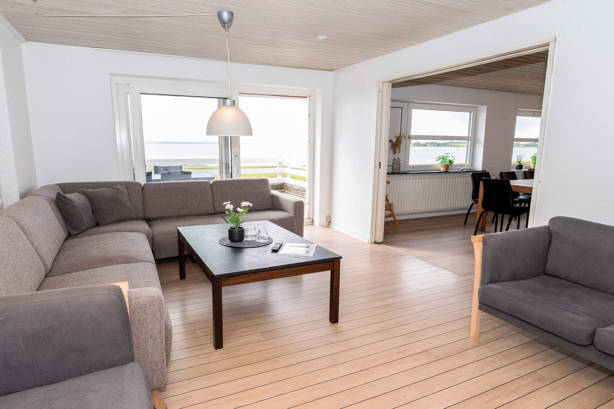 Amusement en famille avec vue sur le fjord - Intérieur