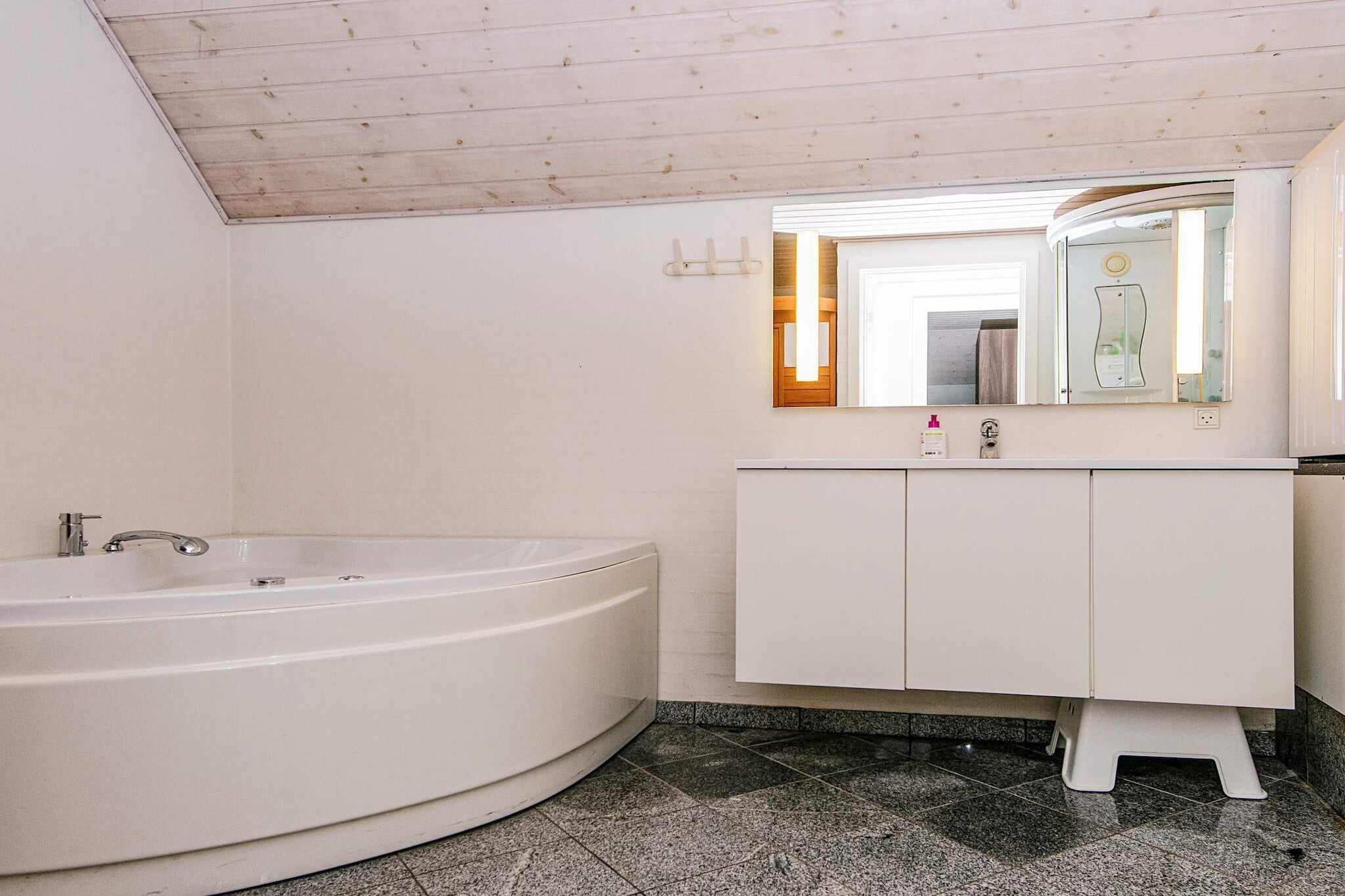 Luxuriöser Spa-Aufenthalt für zehn Personen - Wellnessbereich