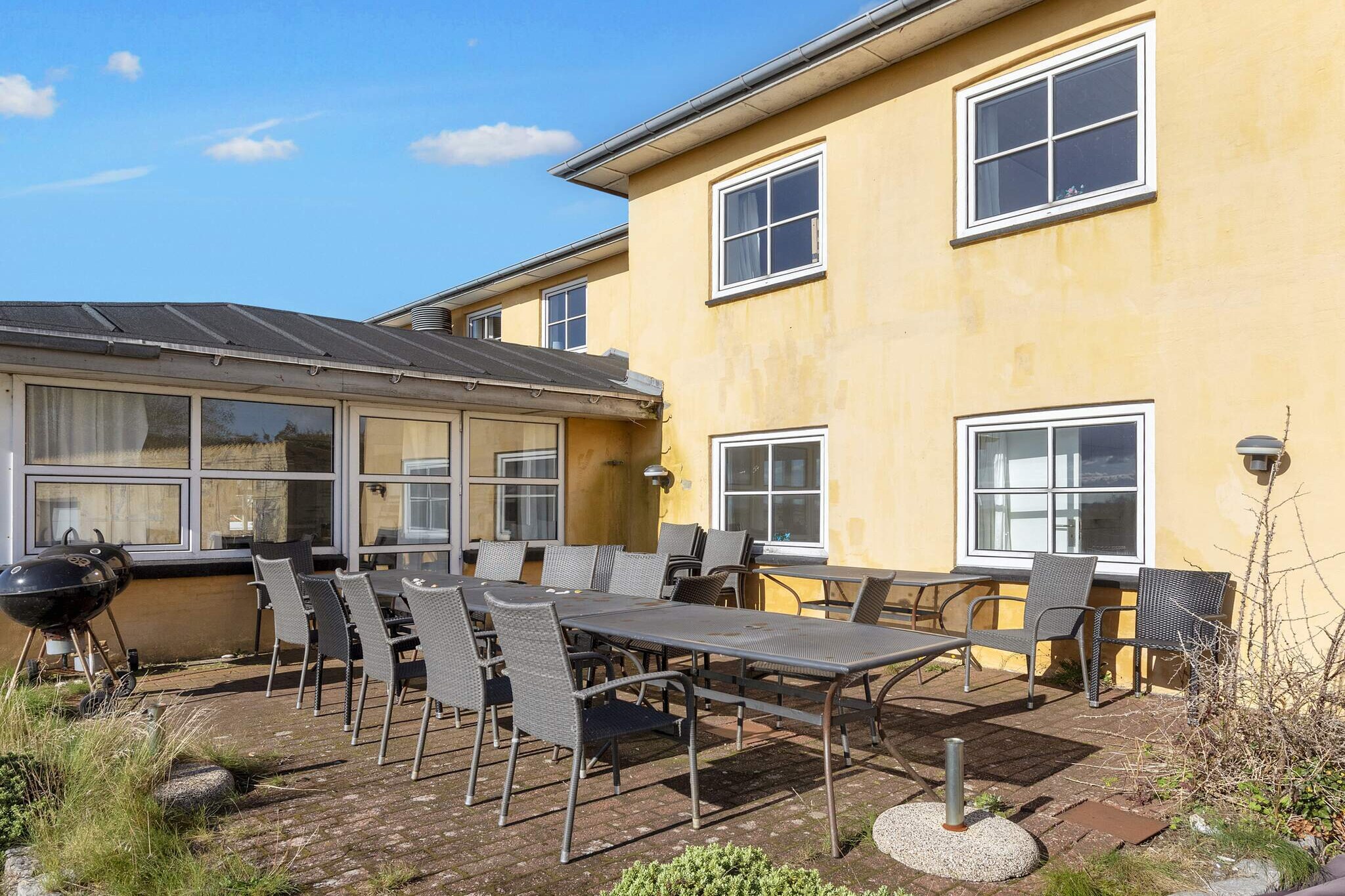 Internet Access DSL, Kitchen, bedroom(double bed), bedroom(double bed), bedroom(double bed), bedroom(double bed), bedroom(double bed), bedroom(double bed), bedroom(double bed), bedroom(double bed), bedroom(double bed), bedroom(double bed), bedroom(double bed), bedroom(double bed), bedroom(double bed), bathroom(washbasin, shower, toilet), bathroom(washbasin, shower, toilet), bathroom(washbasin, shower, toilet), bathroom(washbasin, shower, toilet), bathroom(washbasin, shower, toilet), bathroom(washbasin, shower, toilet), bathroom(washbasin, shower, toilet), microwave, dishwasher, fridge-freezer, cot, sauna(indoor), washing machine, heating(central), swimming pool(indoor)