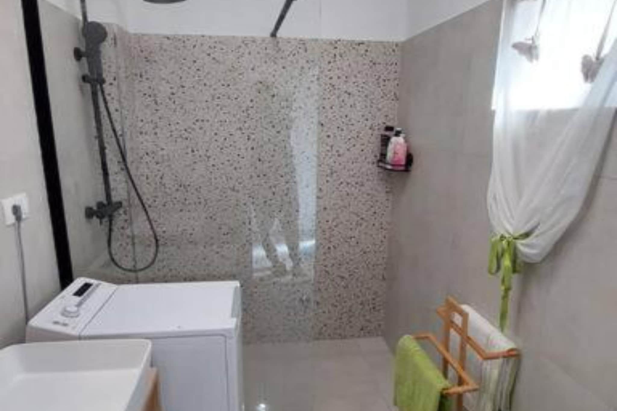 One Bedroom House with Sea View-Badezimmer
