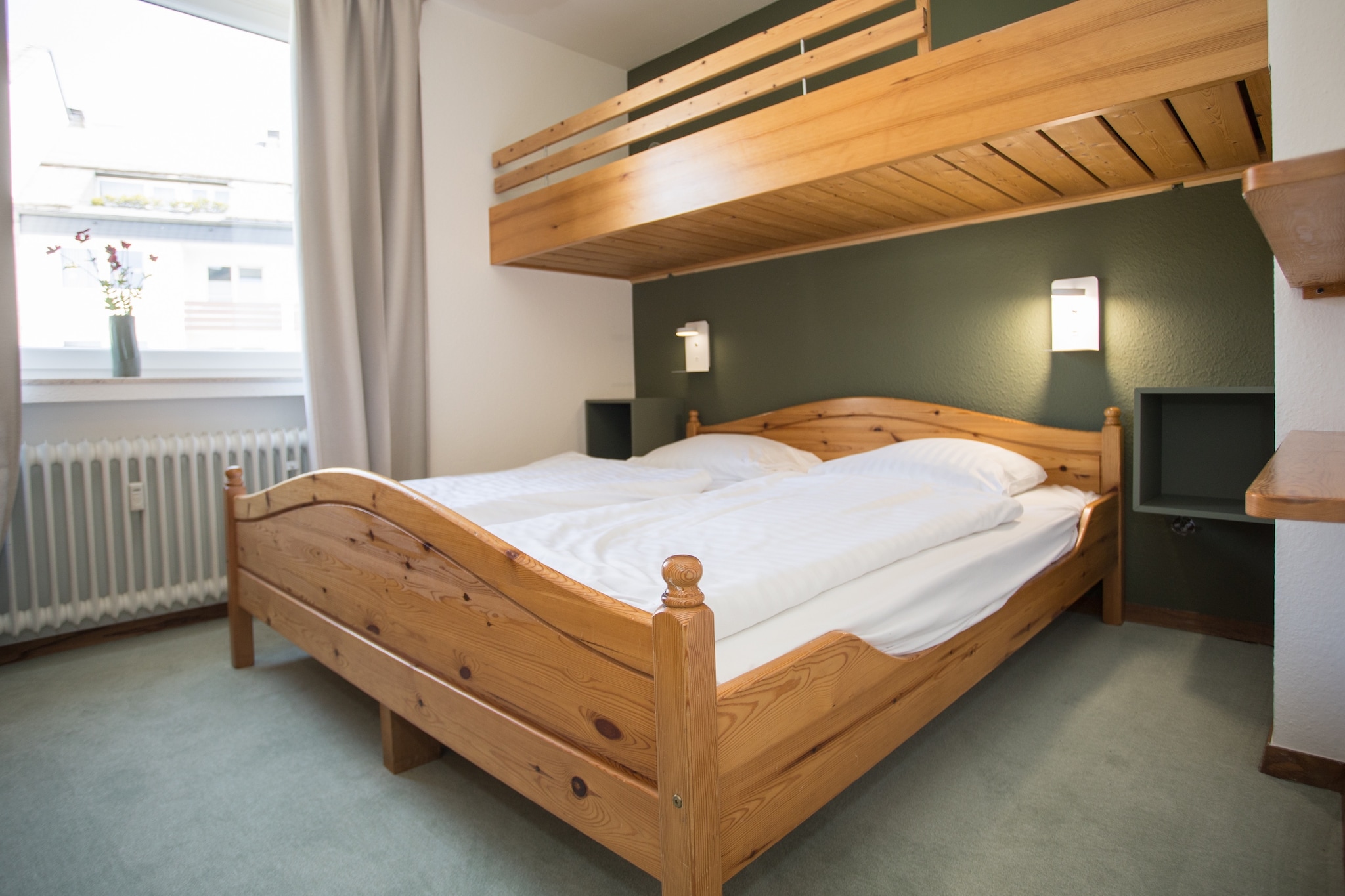 Ground floor: (Entrance(acces via outside stairway), open kitchen(hob, electric kettle, toaster, coffee machine(filter), oven, dishwasher, fridge(+ freezer)), Living/diningroom(single folding bed(90 x 200 cm), single folding bed(90 x 200 cm), TV, dining table, seating area), bedroom(single loft bed(90 x 200 cm), double bed(180 x 200 cm)), bathroom(shower, washbasin, toilet), Landing)\n\ngarage, tumble dryer(shared with other guests), cot, washing machine(shared with other guests), balcony, garden furniture, parking, high chair