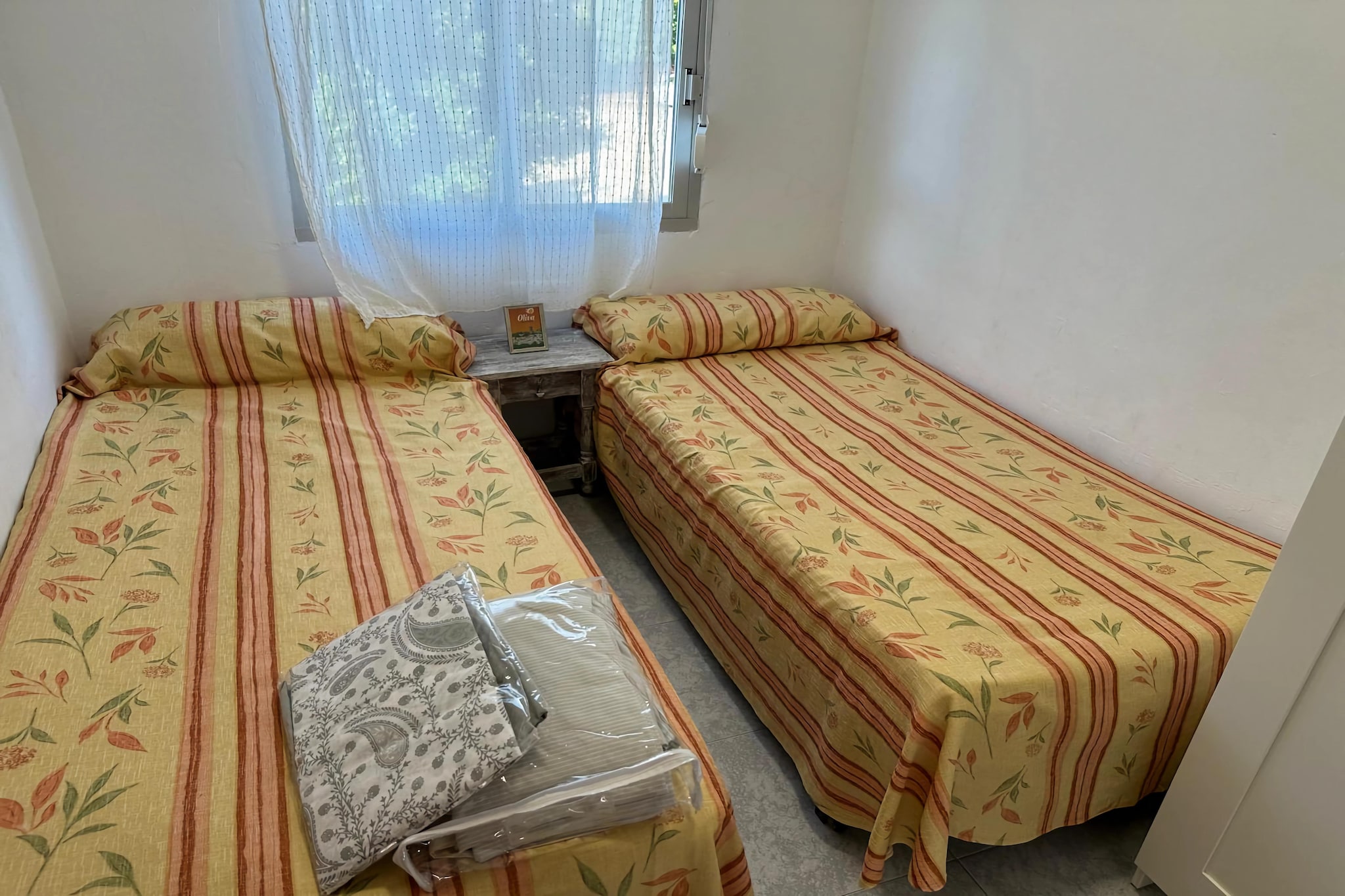 On the 1st floor: (Living room(TV, dining table, seating area, air conditioning), Kitchen(toaster, cooker, coffee machine, oven, microwave, fridge-freezer), bedroom(double bed), bedroom(single bed, single bed), bedroom(single bed, single bed), bathroom(bathtub or shower, washbasin, toilet, bidet), washing room(washing machine))\n\ngarden