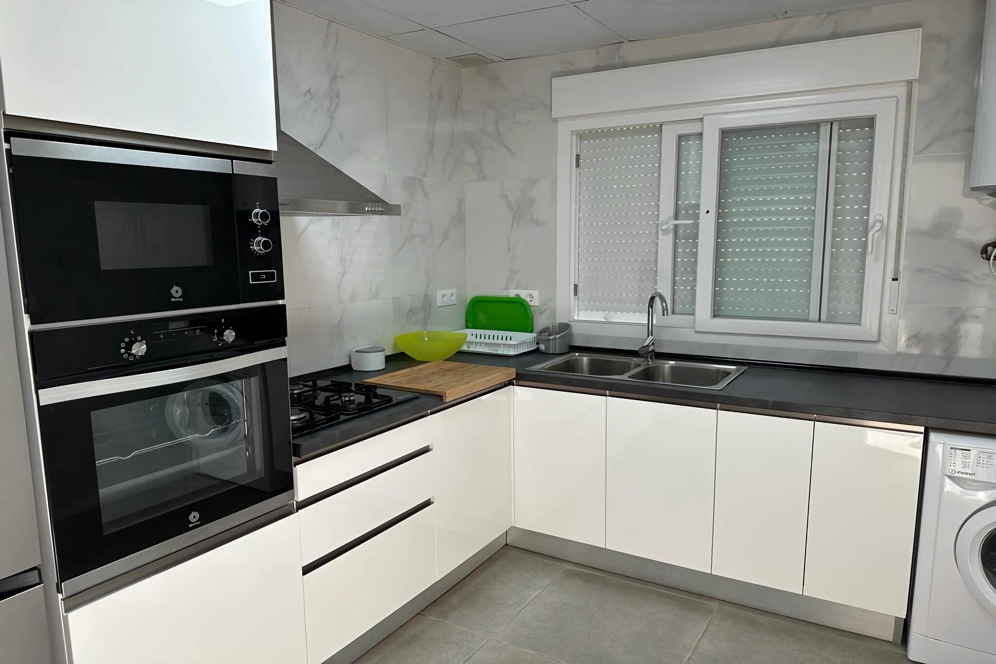 Apartment near sea beach and vibrant center