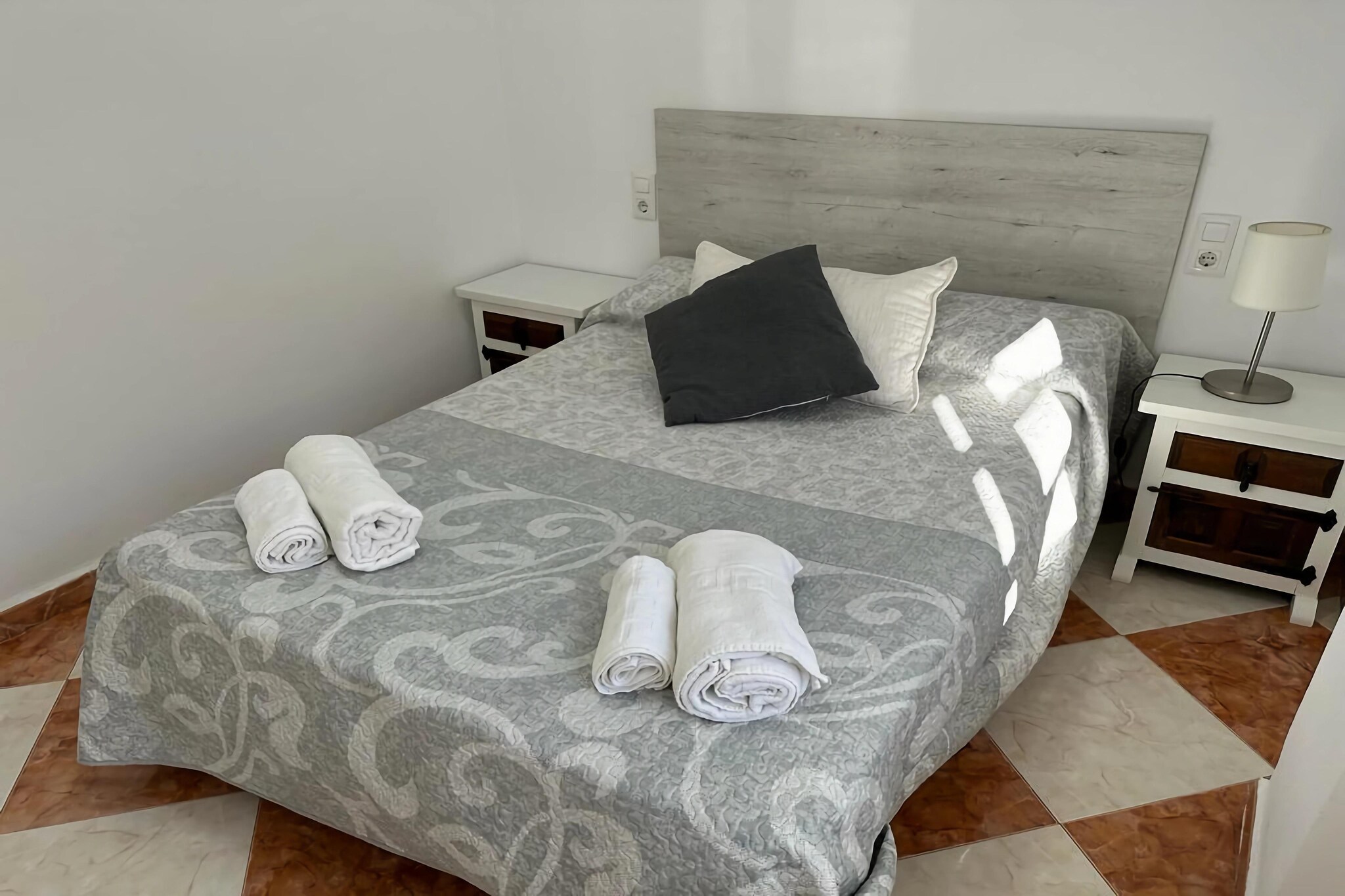 Living room(TV, seating area, air conditioning), dining room(dining table, seating area), Kitchen(toaster, cooker, coffee machine, oven, microwave, fridge-freezer), bedroom(double bed), bedroom(double bed), bedroom(single bed, single bed), bedroom(double bed), bedroom(double sofa bed), bathroom(bathtub or shower, washbasin, toilet, bidet, hairdryer), bathroom(washbasin, toilet, bidet), bathroom(bathtub or shower, washbasin, toilet, bidet), washing room(washing machine)