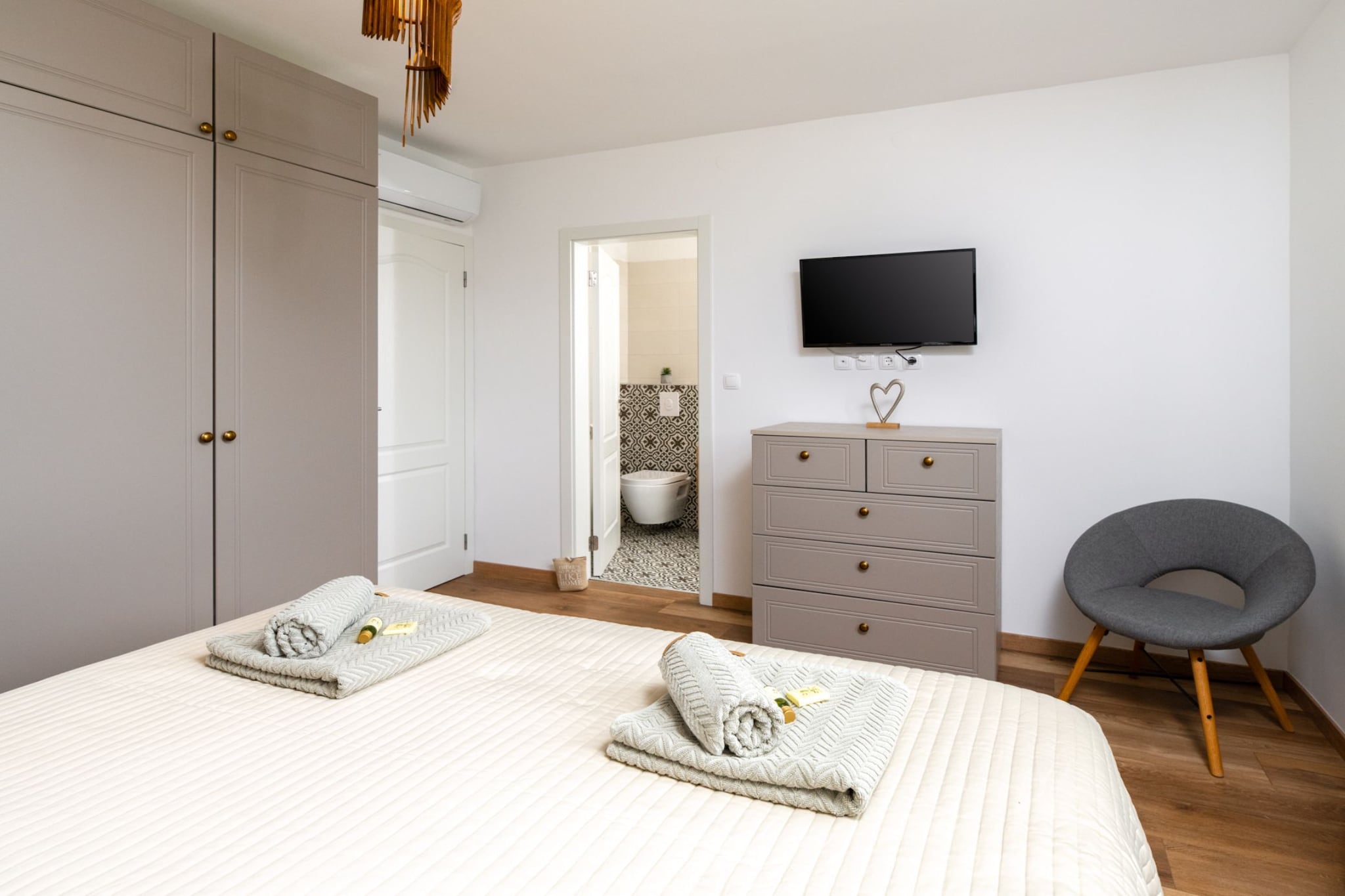 Holiday Home Milevoj - Three Bedroom Holiday Home-Bedroom