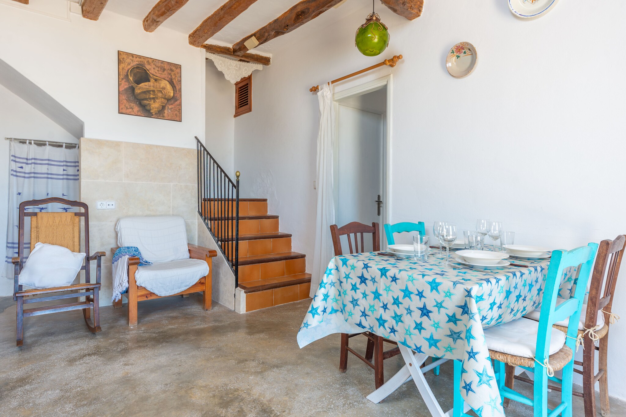 With privileged views of the sea, you will be able to wake up every day with an outdoor breakfast under the warm Mediterranean sun and views of the harbour thanks to the tables and chairs that the house offers to take out at the entrance and let yourself be enveloped by the sea breeze from the comfort of the house. 

The rustic interiors of the house, distributed over three floors, begin with a living-dining room located on the ground floor. In this space you will find a table where you can enjoy delicious meals with your companions. Next to the living room, you will find the independent kitchen equipped with induction that has all the necessary utensils to cook comfortably during your stay in the house. To complete the ground floor, there is a complete bathroom with shower. Going up the stairs, you will reach the second living room of the house which has the perfect views towards the sea thanks to the balcony. This room has a Smart TV to enjoy an evening of movies as well as an A/C to make the warm Mallorcan evenings more refreshing. On this same floor there are the two bedrooms of the house, with a double bed and a fan in each room. One of the bedrooms has a TV. A second bathroom without shower serves this first floor. Finally, if you are travelling with a baby, a cot and high chair will be provided. The house has a washing machine, iron and ironing board that you can use during your stay.

Portopetro is a charming seaside village that offers a perfect combination of tranquillity and accessibility to local attractions. With its picturesque harbour and a selection of restaurants and shops, guests can enjoy authentic Mallorcan life. The flat's location allows for easy exploration of the beautiful beaches nearby and excursions to other points of interest on the island. In addition, the proximity to the neighbouring towns offers the opportunity to discover more about the culture and history of Mallorca, making this flat an ideal starting point for an unforgettable holiday. Consult the advertiser for possible charges. Pets are not allowed. The holding of events is forbidden. 
Distances
Beach: 0.800 km - CalÃ³ dels Homes Morts
Airport: 52.8 km - Palma de Mallorca
Golf course: 5.6 km - Golfschule Robinson Club
Town: 0 km - Porto Petro
Train station: 33.2 km - Manacor
Bus stop: 0.350 km - Porto Petro
Ferry: 64.6 km - Palma de Mallorca
Hospital: 3.5 km - European Medical Centre
Tourist license: ETV/11357Single Rental Registry: ESFCTU0000070080004753570000000000000000000ETV/113579There's a mandatory tourist tax in Balearic Islands, called Ecotasa. All guests, except people under 16 years, have to pay this tax. The amount varies between 0.55â‚¬/night and guest during the low season and 2.2â‚¬/night and guest during  the high season .The tax is reduced by half from the 9th day for your stay.