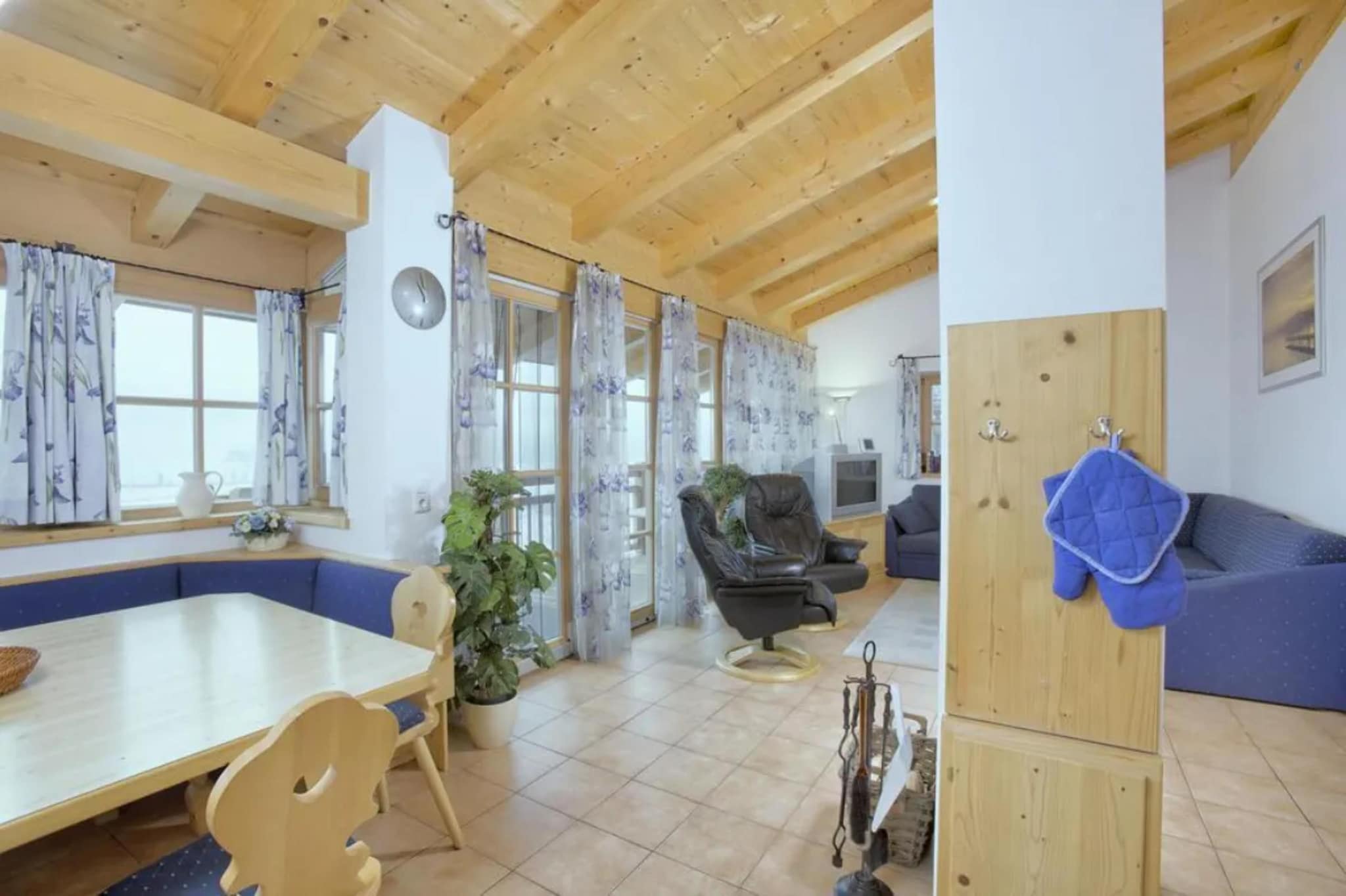 Schöneben Heidi's Alm Hütte - Esszimmer