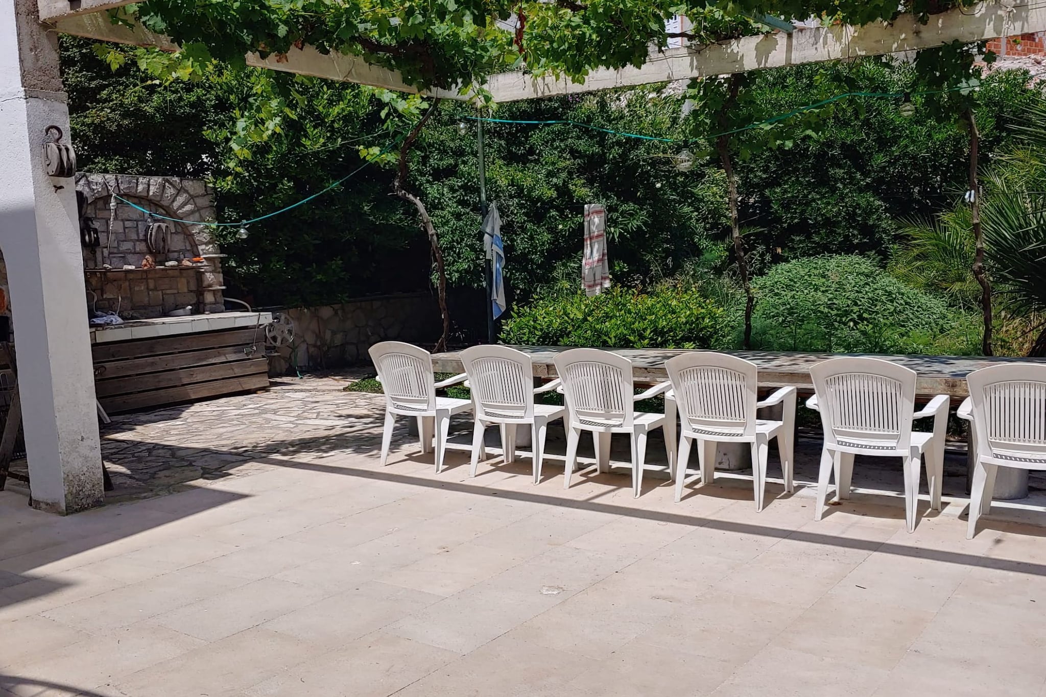 Three Bedroom Apartment with Terrace-Eetkamer