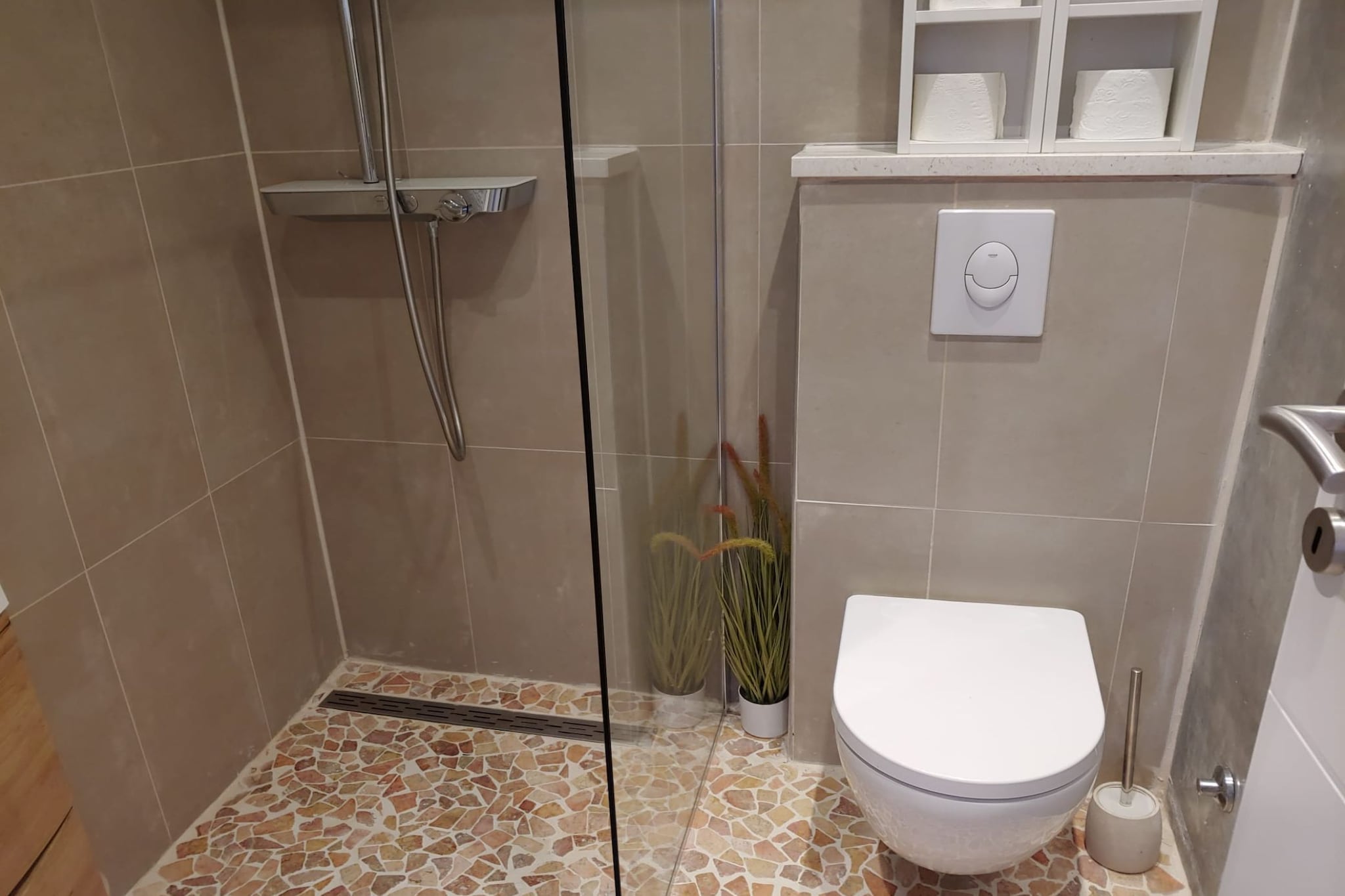 Three Bedroom Apartment with Terrace-Badkamer
