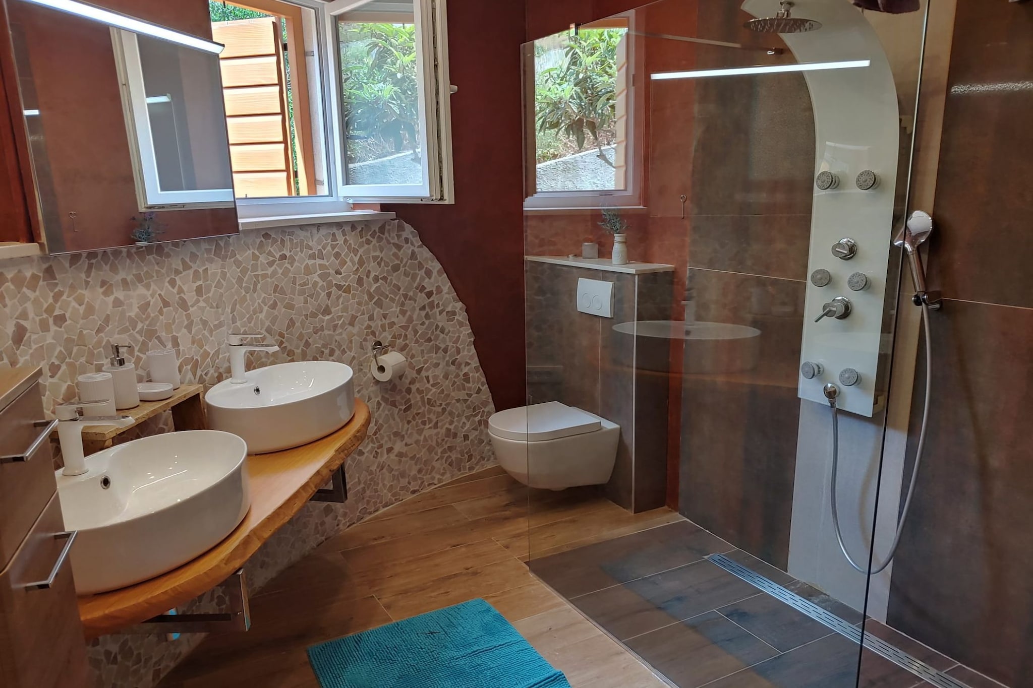 Three Bedroom Apartment with Terrace-Badkamer
