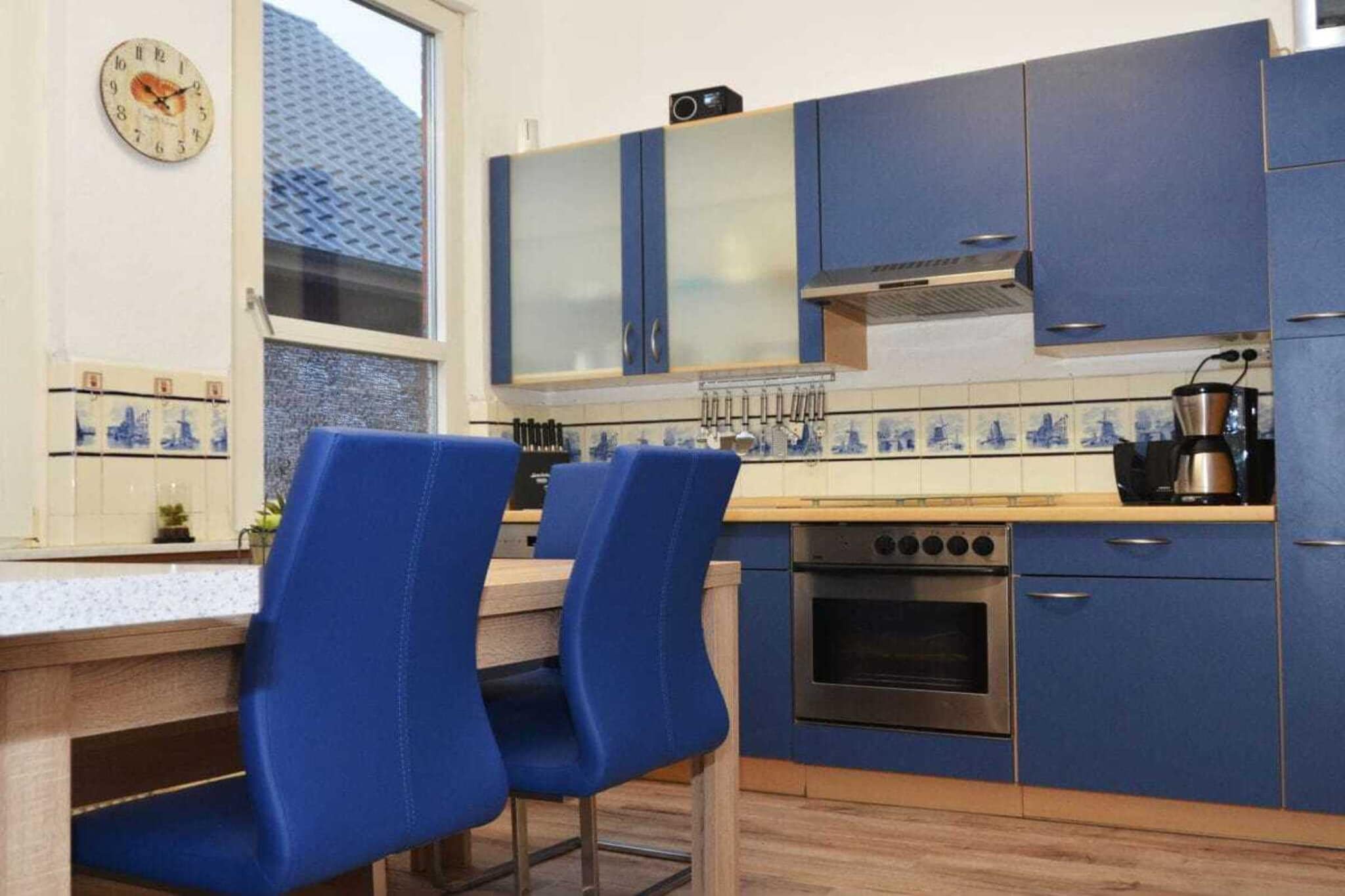 Ground floor holiday apartment with 2 bedrooms, guest toilet and direct access to the large garden. In Frisian style, newly renovated in 2018.