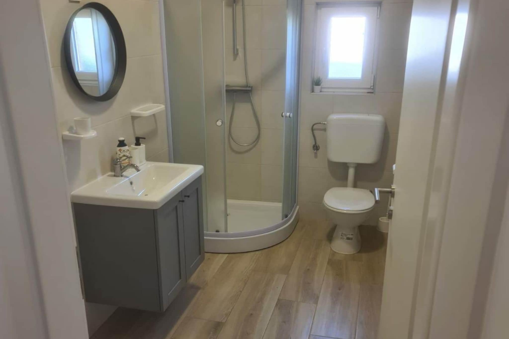 Apartments Rubbi - Two Bedroom Apartment with Terrace-Bathroom