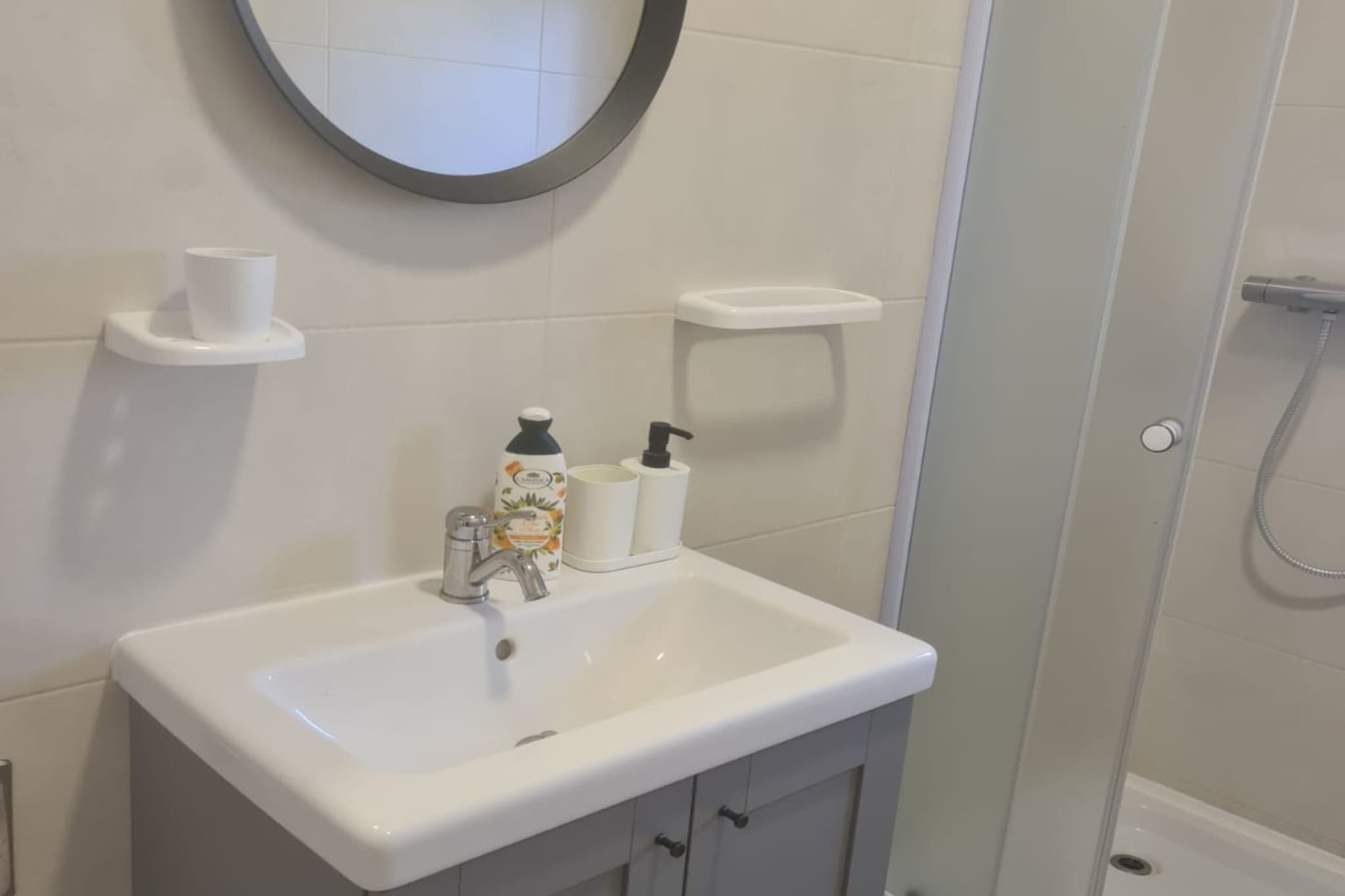 Apartments Rubbi - Two Bedroom Apartment with Terrace-Bathroom