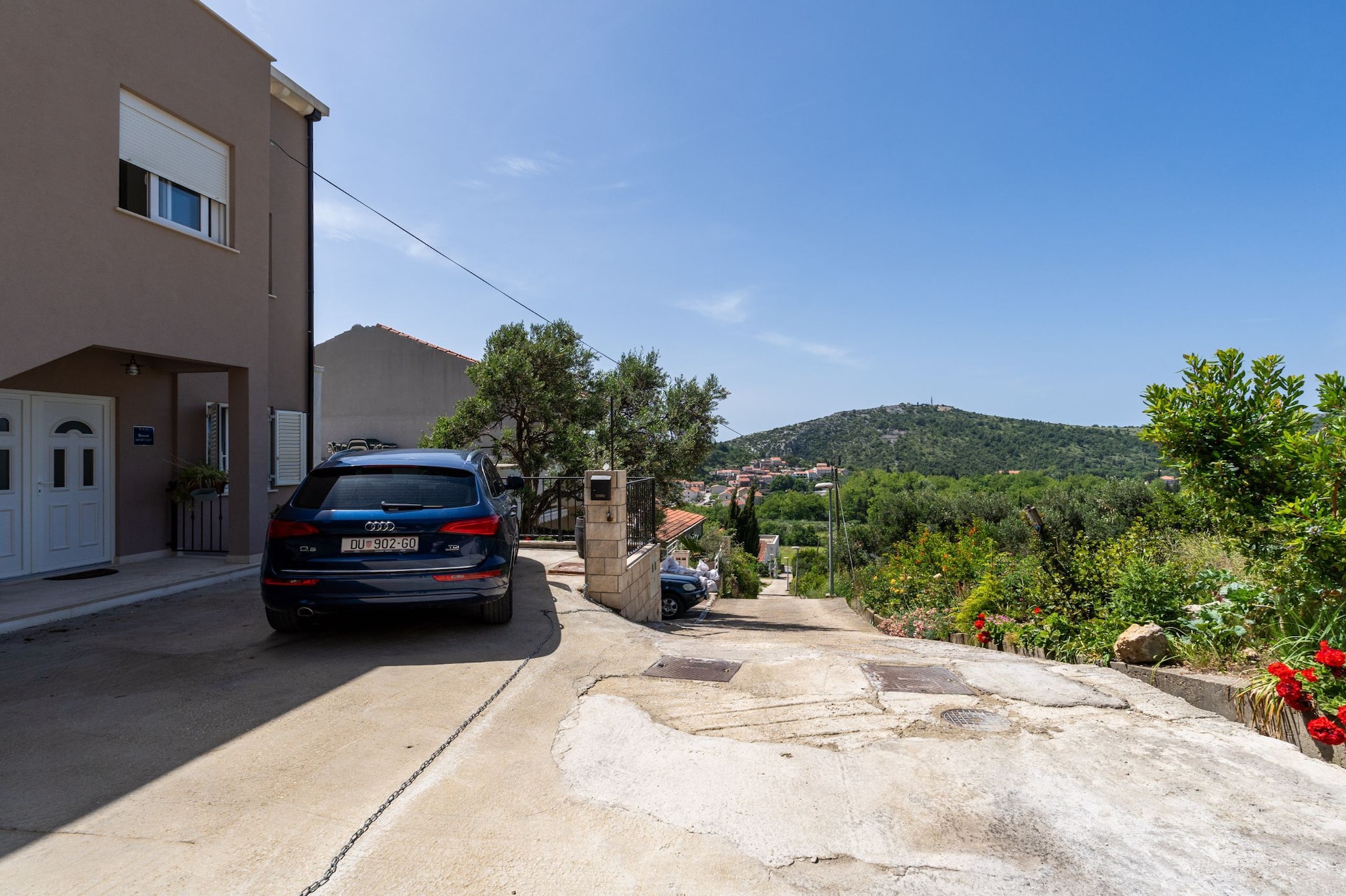 Apartment Bella Vista - Two Bedroom Apartment with Sea View-Parkplatz