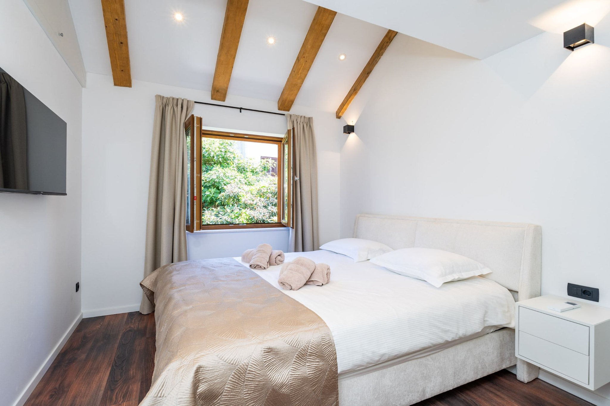 Apartment Sunset Cavtat- Two Bedroom Apartment with Balcony-Schlafzimmer