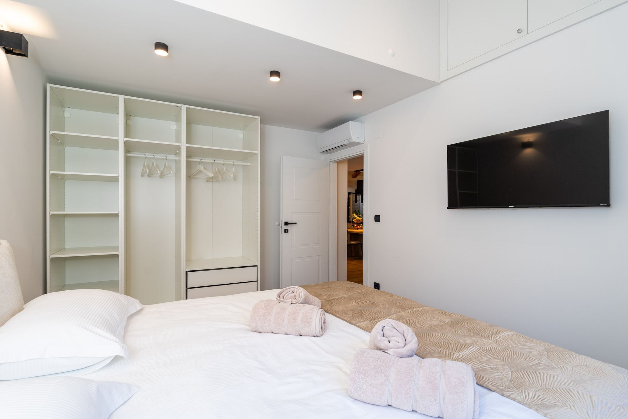 Apartment Sunset Cavtat- Two Bedroom Apartment with Balcony-Schlafzimmer