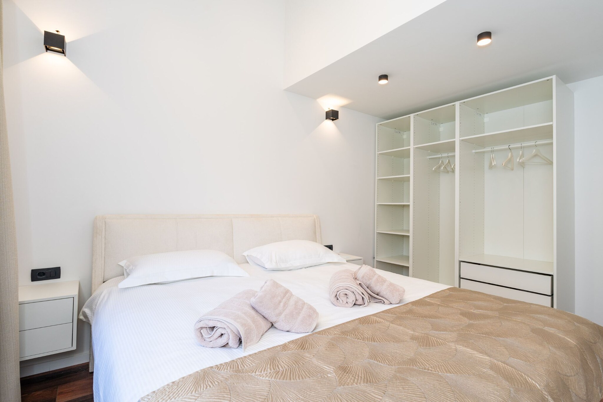 Apartment Sunset Cavtat- Two Bedroom Apartment with Balcony-Schlafzimmer