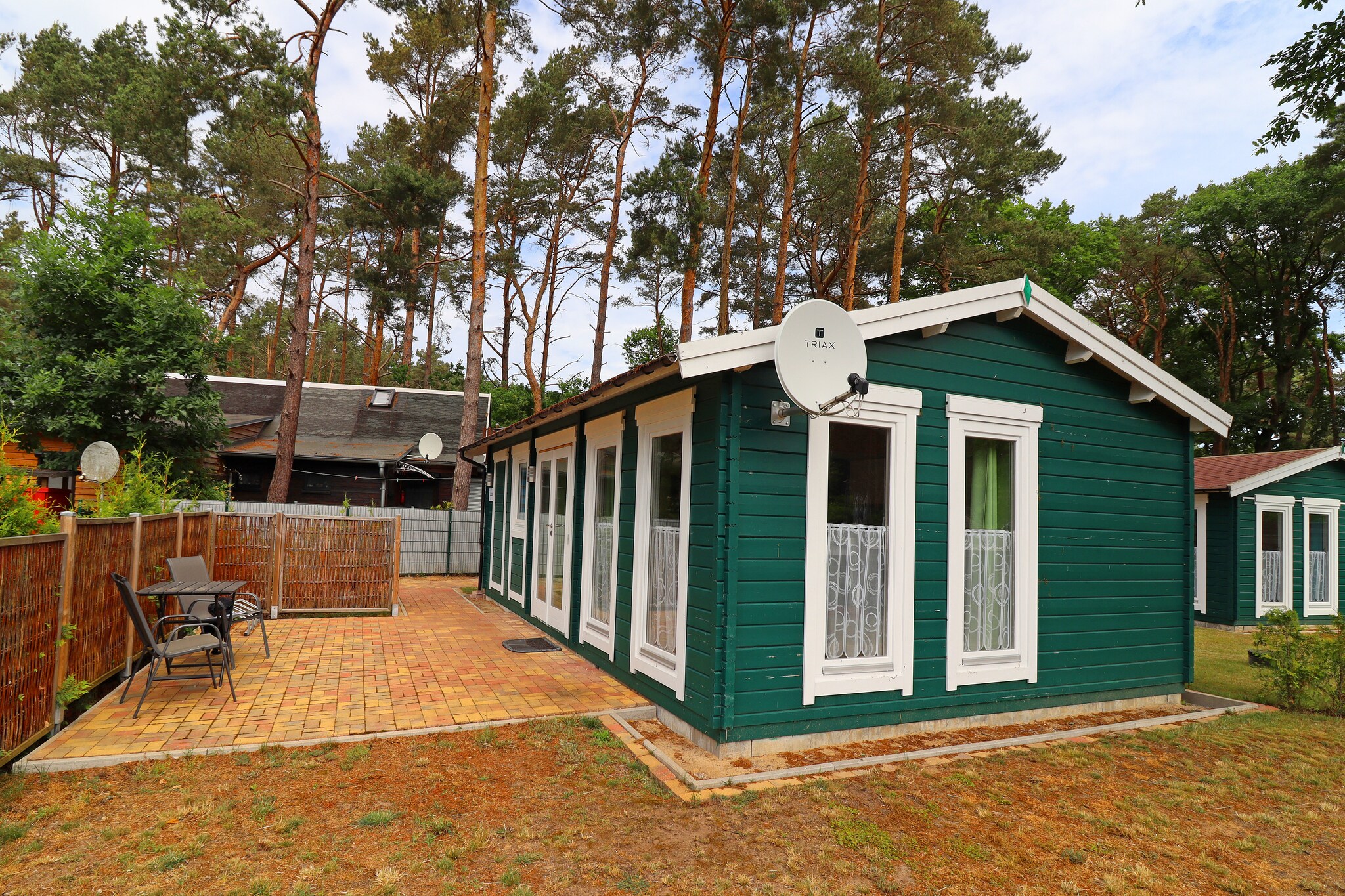 You will find this really super furnished bungalow - built in 2022 - on the grounds of the Räuberkuhle bungalow settlement, quiet and peaceful between the Baltic Sea and Achterwasser, at the narrowest point of the island of Usedom. The 2,000 m², enclosed property is surrounded by forest. It scores with its modern equipment. In the cozy living area there is a large smart TV and an electric decorative fireplace for a cozy ambience. The new bathroom is spacious and has a walk-in shower. Enjoy the fresh air on your own terrace with garden furniture. If you arrive with your own car, you can park it in a free parking space.
Overall, the landscape is characterized by the still largely untouched nature on the only 300 m wide strip between the waters. In Koserow you will find the highest elevation on the island of Usedom, the Streckelsberg at 60 meters high. From its steep bank, the viewer has a wonderful view of the sea.
Highlights:
Bed linen included (beds are made)
10% discount for a 2-hour cruise on the Achterwasser
10% discount at the Cafe and Restaurant Krümel in Ückeritz
Activities nearby: Many beautiful cycle paths connect Koserow with the seaside resorts of Zempin, Loddin and Ückeritz, which have merged for several years to form the so-called Usedom Amber Baths. The new, ultra-modern pier in Koserow swings into the Baltic Sea in waves. With a length of almost 300 meters, you will find plenty of opportunity to stroll and chill out - sunrise and sunset cinema included. The Baltic Sea resort of Koserow is a project location for disabled-friendly travel. Everywhere in the town, even on the promenade and on the pier, it is possible to move around barrier-free. You can borrow a beach wheelchair from the lifeguards free of charge.