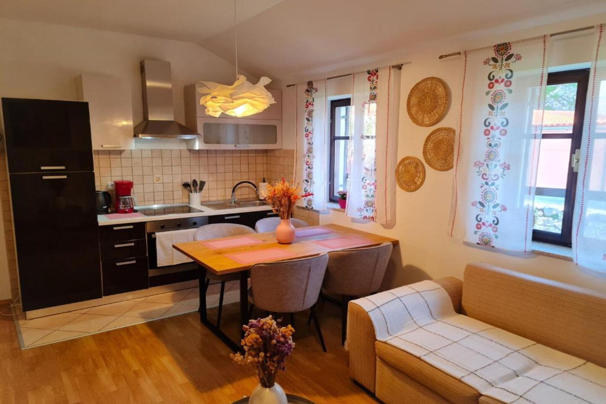 Shadow of Nehaj - Two Bedroom Apartment with Mountin View-Salle à manger