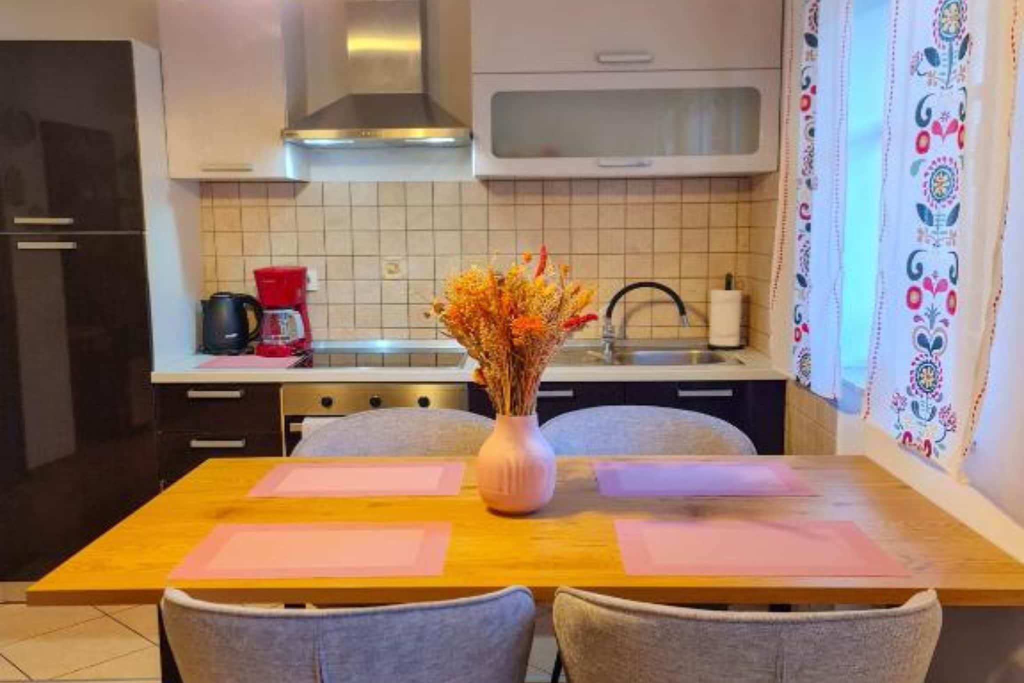 Shadow of Nehaj - Two Bedroom Apartment with Mountin View-Salle à manger