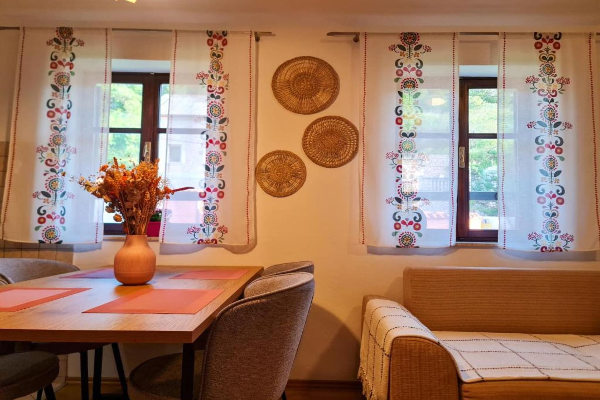 Shadow of Nehaj - Two Bedroom Apartment with Mountin View-Salle à manger