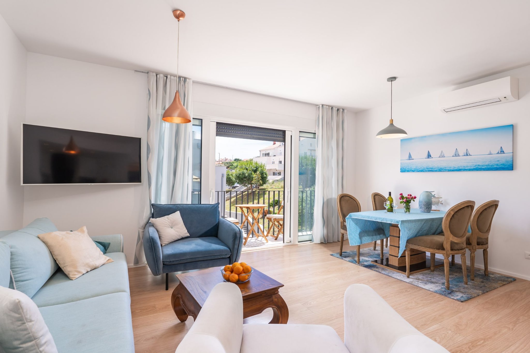 Apartment Marcus Mai - Two Bedroom Apartment with Balcony-Living room