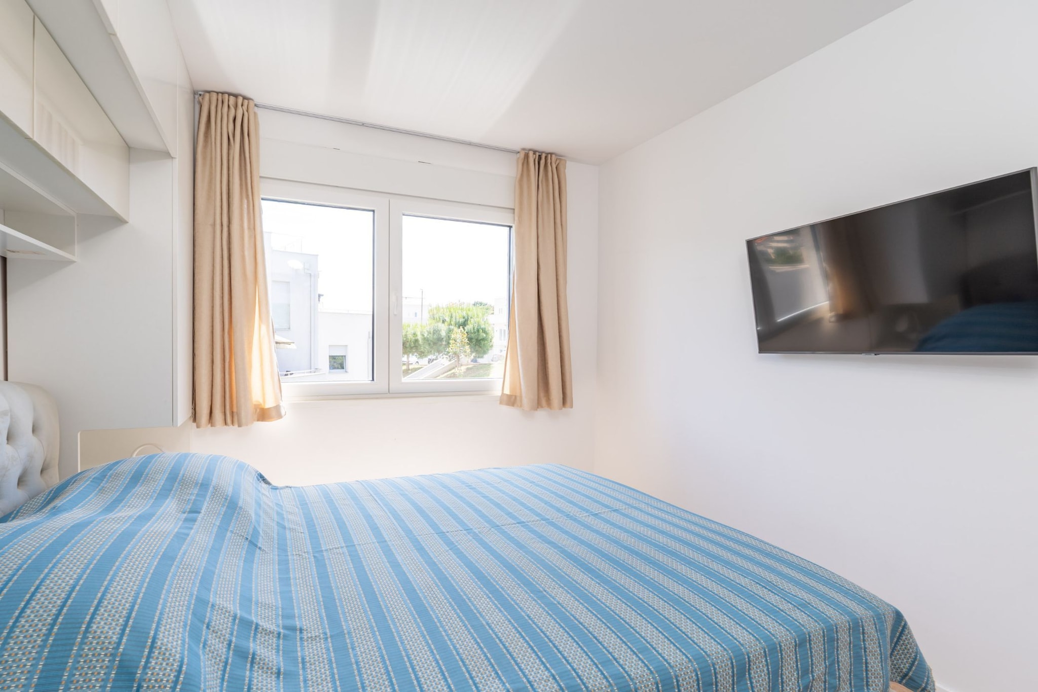 Apartment Marcus Mai - Two Bedroom Apartment with Balcony-Bedroom