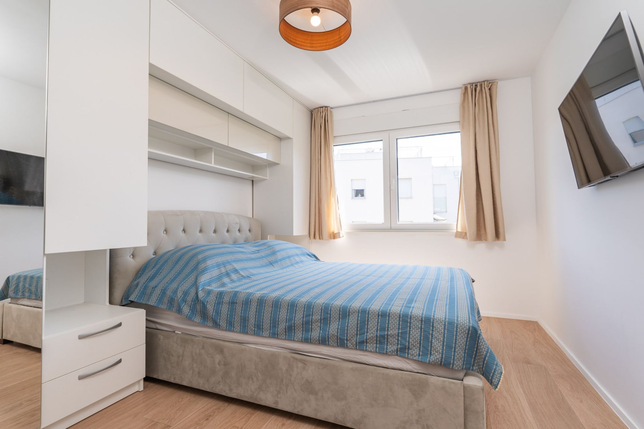 Apartment Marcus Mai - Two Bedroom Apartment with Balcony-Bedroom