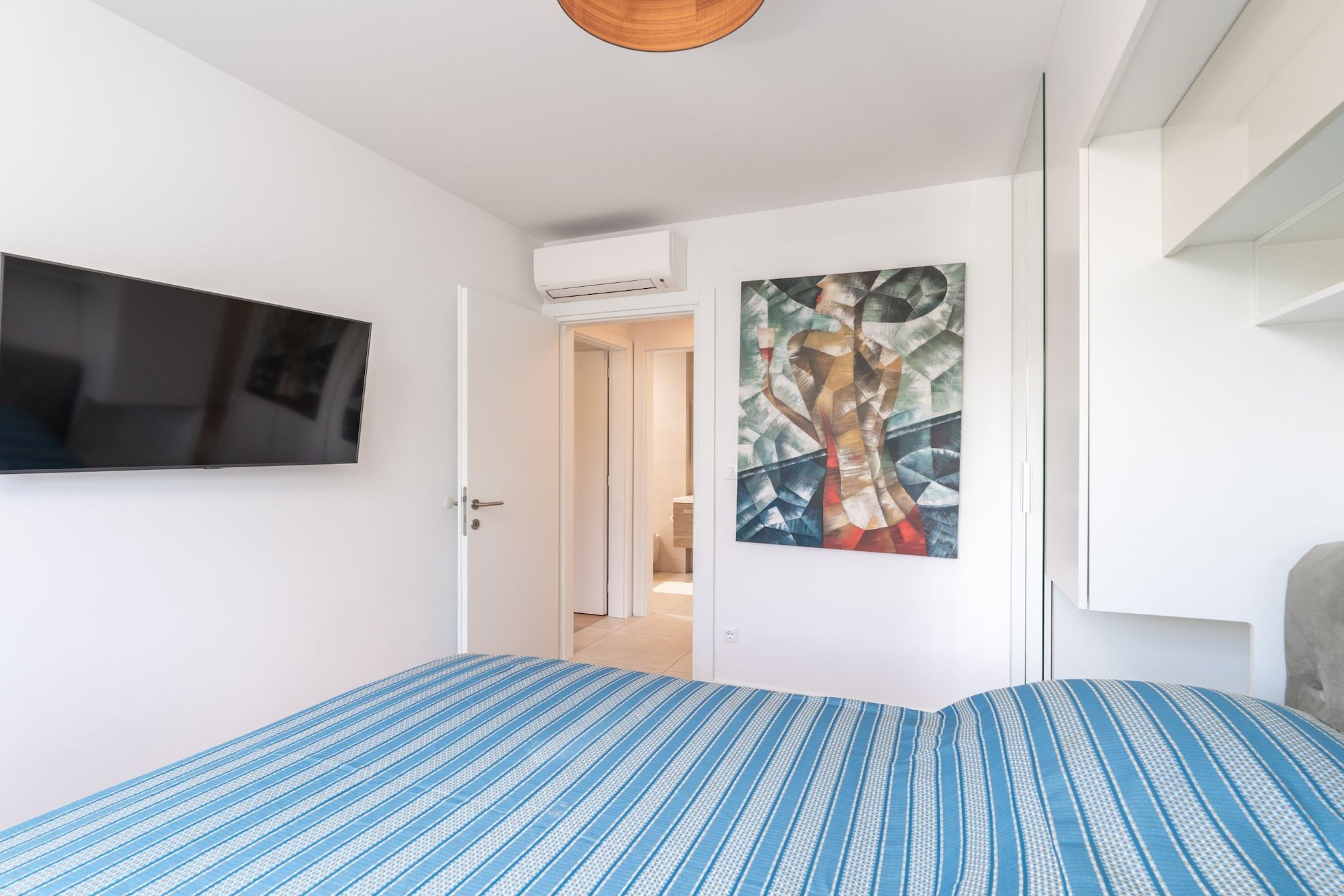 Apartment Marcus Mai - Two Bedroom Apartment with Balcony-Bedroom