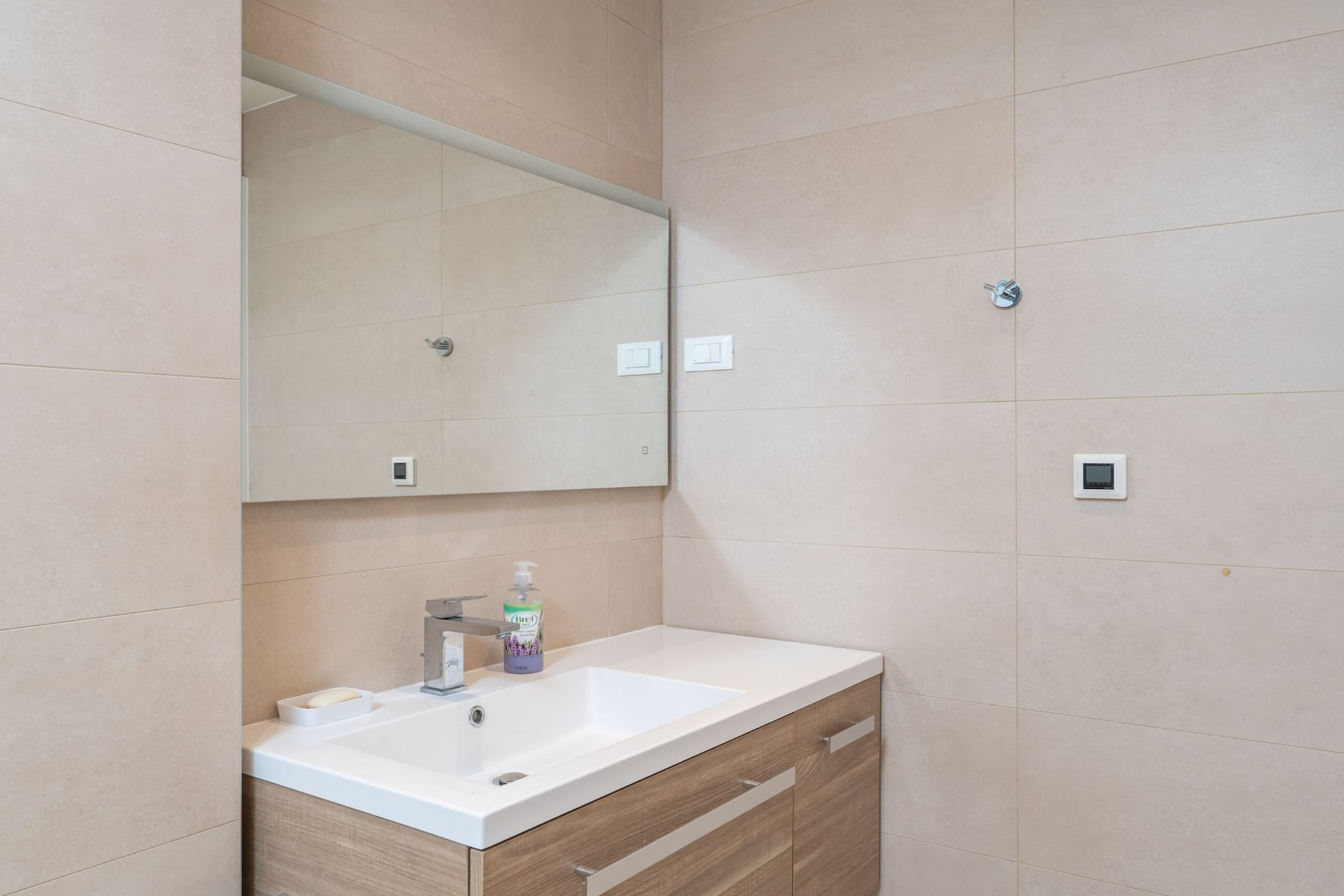Apartment Marcus Mai - Two Bedroom Apartment with Balcony-Bathroom